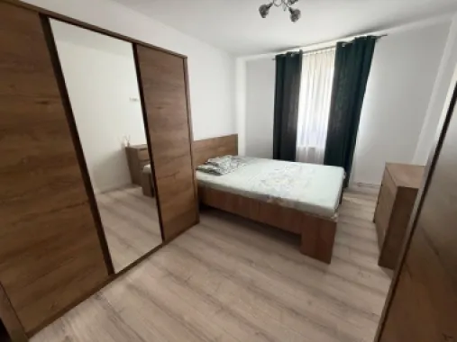 Închiriez casă individuală spațioasă 5 camere ( 200mp ) compusă din 2 apartamente cu intrare separată