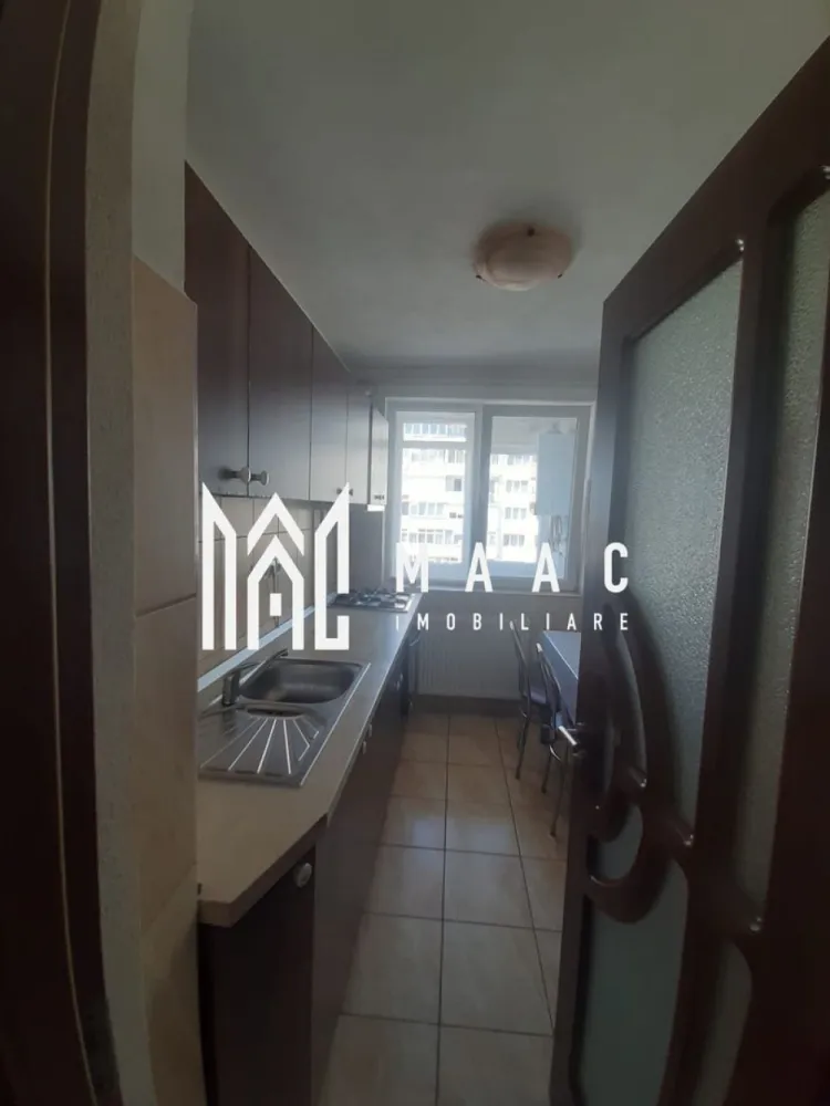 Apartament 3 camere I Decomandat I Zona Mihai Viteazul - Oferim spre vânzare un apartament spațios cu 3 camere, situat in zona Mihai Viteazul, ideal pentru cei care apreciază confortul și accesibilitatea.

Detalii apartament:
- 3 camere (living + 2 dormitoare)
- Bucătărie separată
- Baie spațioasă
- Pivnita

Beneficii:
- Locație buna, aproape de magazine, restaurante, școli și transport în comun
- Ideal pentru familie sau ca investiție
- Spatiu pivnita la subsol.
- Apartamentul este închiriat momentan.

Nu ratați ocazia de a deveni proprietar al acestui apartament! 
Pentru mai multe detalii mentionati telefonic ID: CP2886929
