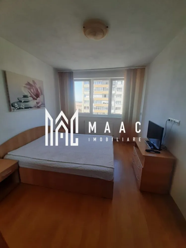 Apartament 3 camere I Decomandat I Zona Mihai Viteazul - Oferim spre vânzare un apartament spațios cu 3 camere, situat in zona Mihai Viteazul, ideal pentru cei care apreciază confortul și accesibilitatea.

Detalii apartament:
- 3 camere (living + 2 dormitoare)
- Bucătărie separată
- Baie spațioasă
- Pivnita

Beneficii:
- Locație buna, aproape de magazine, restaurante, școli și transport în comun
- Ideal pentru familie sau ca investiție
- Spatiu pivnita la subsol.
- Apartamentul este închiriat momentan.

Nu ratați ocazia de a deveni proprietar al acestui apartament! 
Pentru mai multe detalii mentionati telefonic ID: CP2886929