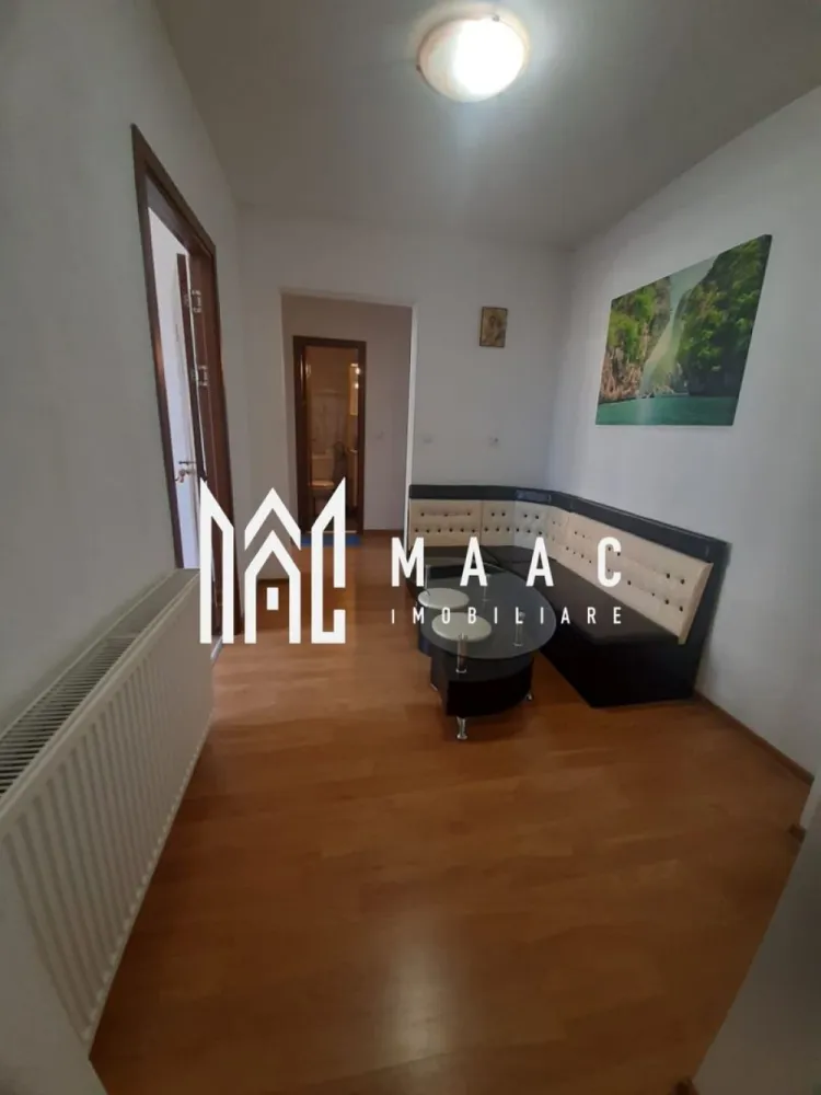 Apartament 3 camere I Decomandat I Zona Mihai Viteazul - Oferim spre vânzare un apartament spațios cu 3 camere, situat in zona Mihai Viteazul, ideal pentru cei care apreciază confortul și accesibilitatea.

Detalii apartament:
- 3 camere (living + 2 dormitoare)
- Bucătărie separată
- Baie spațioasă
- Pivnita

Beneficii:
- Locație buna, aproape de magazine, restaurante, școli și transport în comun
- Ideal pentru familie sau ca investiție
- Spatiu pivnita la subsol.
- Apartamentul este închiriat momentan.

Nu ratați ocazia de a deveni proprietar al acestui apartament! 
Pentru mai multe detalii mentionati telefonic ID: CP2886929
