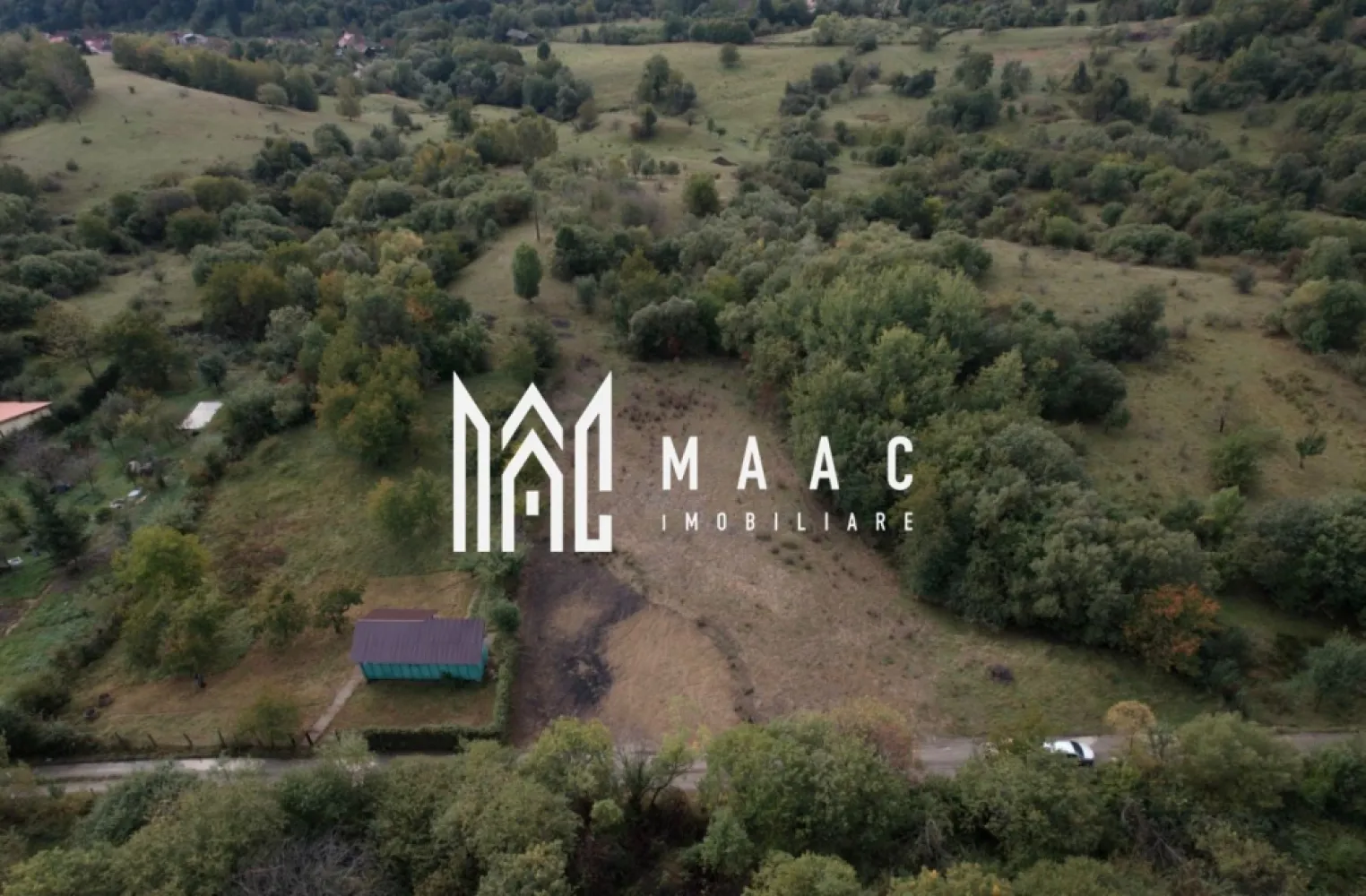 Teren intravilan I Cisnadioara I 1960 mp cu PUZ - MAAC IMOBILIRE VA PROPUNE SPREVANZARE UN TEREN INTRAVILAN O PARCELA DE 1960 MP IN LOCALITATEA CISNADIOARA - JUDETUL SIBIU

Terenul are acces de pe strada Ciresilor

Terenul are o suprafata 1960 mp ideal pentru construirea unei case rezidențiale sau unei case de vacanță, cu deschidere la drum de 29 ml / 72 ml lungime care se poate vinde integral sau si 2 parcele de 980 mp latime deschidere la drum 14,5 ml / 72 ml lungime cu PUZ aprobat.

Dacă sunteți în căutarea unui loc linistit de casă sau cabana, departe de aglomerație, Cisnădioara este alegerea cea mai potrivită. 

Drumul este pietruit latime 3 ml iar dupa cedarea drumului de 2.75 mp pe fiecare parte a drumului va avea 8,5 ml.

Caracteristici generale: 

Clasificare teren: Intravilan
Categorie de folosință: Livada
Intabulat: DA
Carte funciară: DA
Certificat de urbanism: DA
PUZ abrobat de Primaria Cisnadie pentru constructie casa : DA
Utilități: 
- Gaz la aprox 150 ml costul lucrarii undeva la 7500 euro.
- Curentul la 40 ml costul lucrarii 1000-2000 euro.
- Apă : 1500-3000 euro maxim exista proiect de introducere utilități in curs primavara-vara anul 2026 dar daca doriti mai repede singura solutie este fantana iar pentru canal fosa septica sau statie de epurare 5000 - 7000 euro cum au majoritatea locuitorilor in Cisnadioara.

Pentru mai multe detalii precizati ca ati vazut anuntul cu ID CP2911592