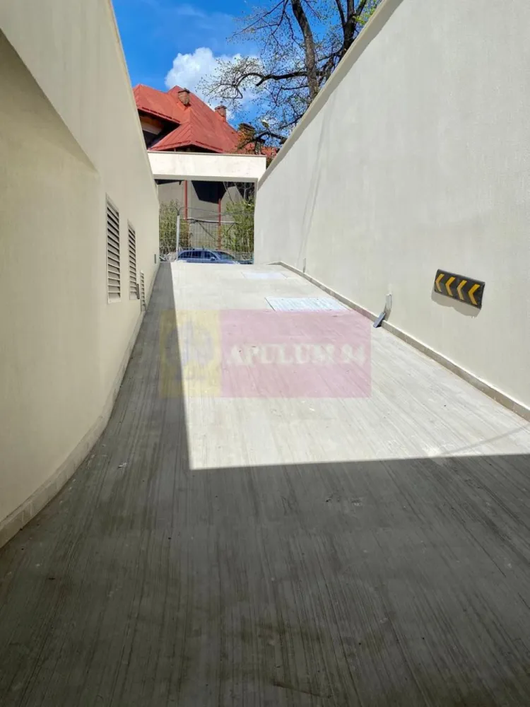Apartament 3 Camere | Licurg 2 Prime Residence | Cartierul Armenesc - Un proiect rezidențial boutique UNIC si impresionant, structurat pe S+P+2+3R, oferind doar 13 apartamente unice și 24 de locuri de parcare subterane.
Proiectul include o selecție diversă de apartamente cu 3 și 4 camere , caracterizate prin ferestre ample ce permit luminii naturale să inunde spațiile largi și bine organizate. Fiecare apartament beneficiază de balcoane spațioase, iar locuințele de la parter oferă grădini private generoase, transformându-se într-o oază de liniște chiar în centrul orașului.

Apartamentul dispune de 3 camere, decomandate, luminoase,i si o terasa de 5.5mp. Etaj 2/3.
Chirie lunara 1800 euro + TVA. 
2 locuri parcare/ apartament. 150 euro + TVA , lunar.
Pentru mai multe detalii si programarea unei vizionari, contactati-ne !

apulum94@apulum94.ro
adrian@apulum94.ro
Whatsapp 0733683453

Apulum94 presents an exceptional boutique residential project with a S+P+2+3R structure, featuring 13 unique apartments and 24 underground parking spaces. The diverse selection of 3 and 4-room apartments boasts large windows that flood the spacious, well-designed interiors with natural light. Each unit includes generous balconies, while ground floor apartments offer expansive private gardens, creating a tranquil oasis in the city center.