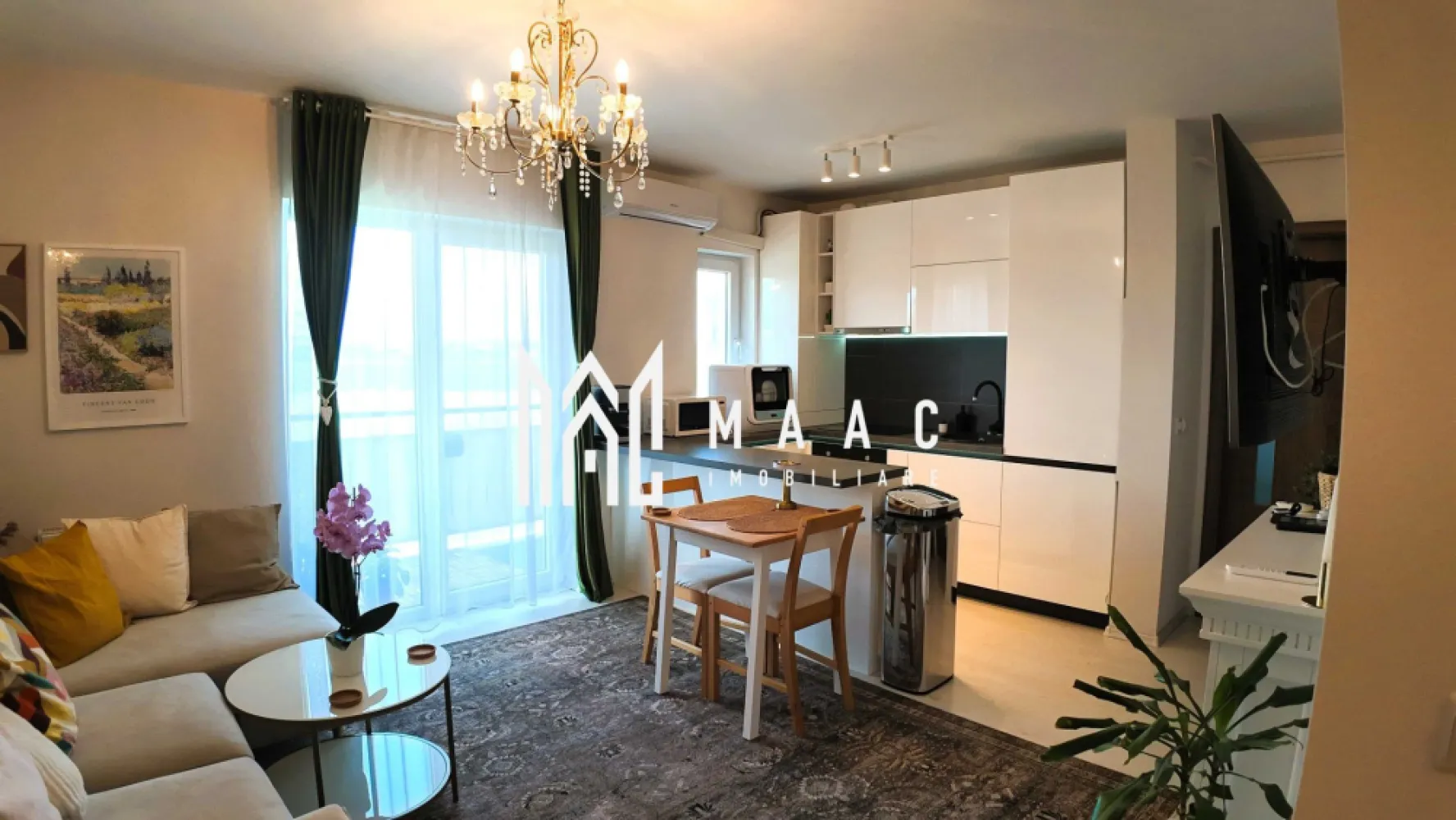 Apartament de vanzare Sibiu | 3 camere decomandat | Vest, 52 mp - Apartament cu 3 camere decomandat, situat în zona Vest din Sibiu, pe Calea Șurii Mici, cu 52 mp utili, terasă amenajată și loc de parcare inclus, potrivit pentru mutare rapidă.

Detalii proprietate:
• Suprafață utilă: 52 mp
• Suprafață construită: 62 mp
• Compartimentare: decomandat
• Configurație: living cu bucătărie open-space, 2 dormitoare, baie, hol de acces
• Etaj 2 din 8
• Terasă amenajată de 9 mp
• 1 baie, 1 bucătărie
• Loc de parcare inclus
• Stare interioară: bună
• Se vinde complet mobilat și utilat
• Imobil cu lift, aer condiționat și șemineu decorativ

Proprietatea este amplasată în cartierul Da Vinci, în zona Calea Șurii Mici, și beneficiază de priveliște liberă, fără blocuri construite în fața imobilului. Apartamentul este orientat către soare, oferind lumină naturală pe tot parcursul zilei.

Cod anunț CP3187015. Contactați echipa MAAC Imobiliare pentru detalii suplimentare și pentru programarea unei vizionări.