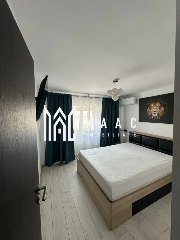 Apartament 4 camere decomandat | Central, Sibiu | 92 mp, 2 băi - Apartament de închiriat cu 4 camere în zona Centrală din Sibiu, pe Strada Constituției, cu 92 mp utili, compartimentare decomandată și 2 băi, potrivit pentru locuire imediată.

Detalii proprietate:
• Suprafață utilă: 92 mp
• Suprafață construită: 115 mp
• Compartimentare: decomandat
• Configurație: living, 2 dormitoare, 1 cameră amenajată ca dressing, bucătărie, 2 băi
• Etaj 4 din 4
• An construcție: 1977
• Stare interioară: finisat modern
• Imobil finalizat, reabilitat termic
• Complet mobilat și utilat
• Bucătărie complet mobilată și utilată
• Aer condiționat în living și în dormitor
• Tâmplărie cu geam tripan pentru confort termic și eficiență energetică

Proprietatea este situată în zona Centrală, pe Strada Constituției, într-un imobil cu acces facil către punctele de interes ale orașului. Apartamentul oferă spații bine organizate și funcționale, iar perioada minimă contractuală este de 12 luni. Nu se acceptă animale de companie.

Cod anunț CP3188275. Contactați echipa MAAC Imobiliare pentru informații suplimentare și pentru programarea unei vizionări.