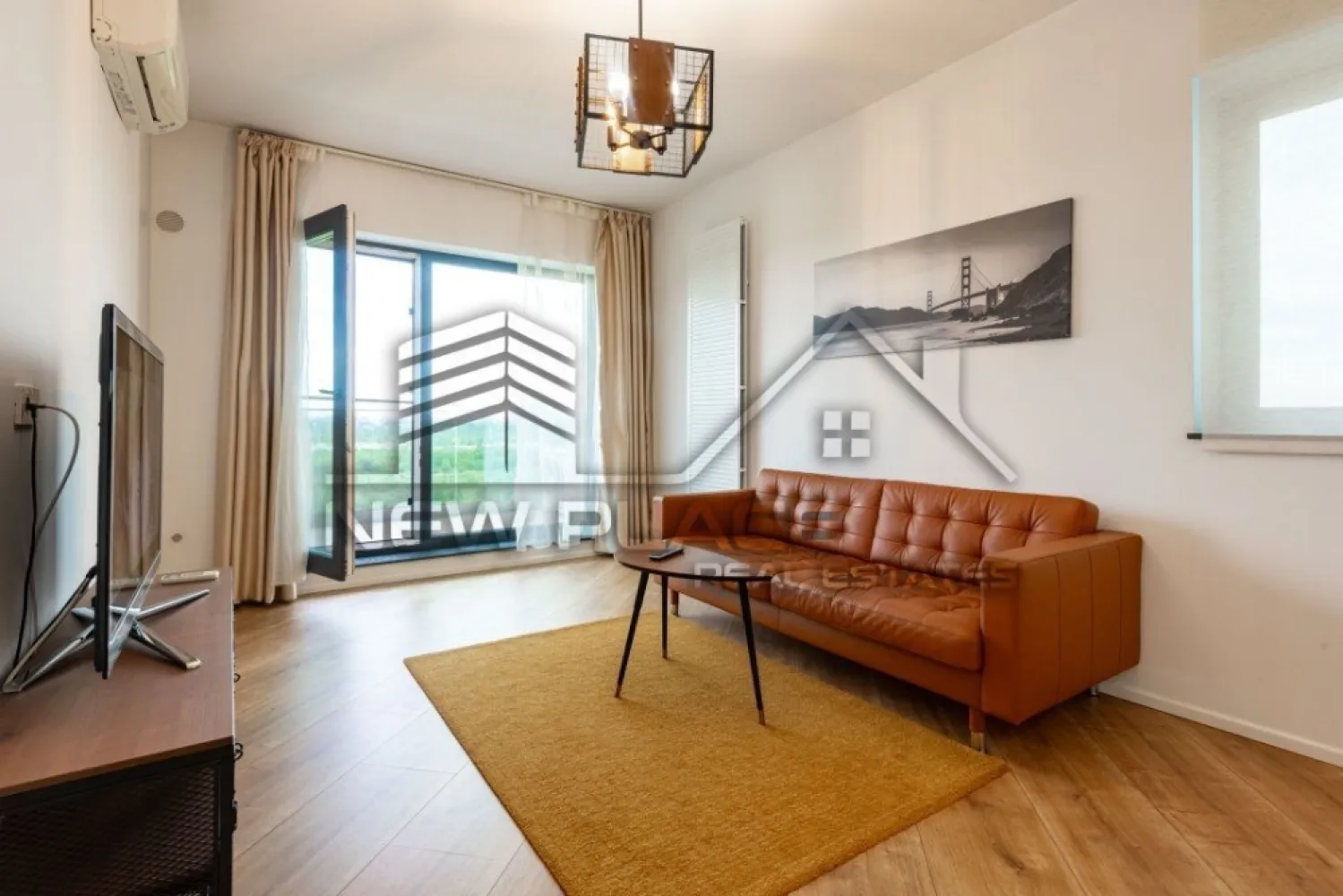 4City North | Apartament deosebit | OMV Pipera | LUX - New Place Real Estate Company va propune spre inchiriere un apartament intr-un ansamblu rezidential nou - 4City North, cu o arhitectura moderna si eleganta, cu spatii verzi si gradini private - o curte interioara splendida, extrem de generoasa si sigura, loc de joaca si de plimbare, cu finisaje de top si o calitate excelenta a constructiei.

Apartamentul are o suprafata de 62.67 mp si este compus din: living, bucatarie, dormitor, baie si balcon.

Apartamentul dispune de un loc de parcare disponibil in parcarea supraterana a Ansamblului.

Ansamblul 4City va propune o evadare din aglomeratia Bucurestiului intr-un loc in care confortul si siguranta se disting, in armonie cu vibratia nebuna a capitalei.

Finisajele si dotarile sunt de cea mai buna calitate si anume:
- Centrala termica proprie;
- Unitate aer conditionat;
- Parchet laminat (grosime 8 mm) in living si dormitoare;
- Gresie si faianta premium in bai, bucatarii si holuri;
- Obiecte sanitare premium;
- Tamplarie exterioara termopan PVC;
- Lifturi silentioase premium;
- Interfon;
- Contoare individuale pentru utilitati.

Ansamblul 4City dispune de o localizare excelenta, fiind situat in Nordul Bucurestiului - Pipera, la cativa pasi de Lacul Saulei, in inima cartierului de business, intr-o zona linistita si sigura, cu acces direct la mall, benzinarii, gym, restaurant, scoli si gradinite.

Pentru mai multe detalii sau oferte similare, nu ezitati sa ne contactati.

Aceasta oferta apartine New Place Real Estate Company.