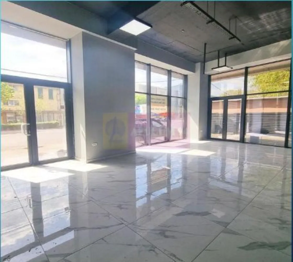 Vanzare spatiu comercial in zona Calea Vitan stradal, bloc nou 2022 - Va oferim spre vanzare un spatiu comercial in zona Calea Vitan, stradal, pe colt, bloc nou 2022, Parter+Subsol, in suprafata utila de 428mp, cu front stradal generos, de 15ml, cu 3 usi de acces, si toate utilitatile. Spatiul este inchiriat cu un contract pe 5 ani 2024-2029. Dispune de 2 locuri de parcare supraterane.
Comision agentie de 3%+TVA

Pentru detalii despre oferta prezentata sau stabilire vizionare, astept cu maxim interes sa ma contactati 0733.683.461.

Agent imobiliar: Dona Camelia
Apulum94 - Un partener de cursa lunga!