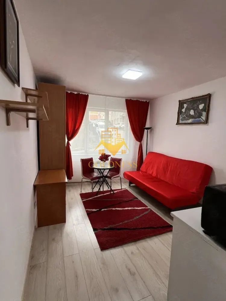 1 camera, Gheorgheni, FSEGA, Iulius Mall, Teodor Mihail, OMV - GOLDNESS Imobiliare vă propune spre închiriere un apartament cu 1 camere complet mobilat și utilat, la etajul 1 într-un imobil de 10 etaje, în Cartierul Gheorgheni.
Se află în apropierea stațiilor de transport în comun, magazine, restaurante, spații verzi, farmacii, etc. 

La doar 3 minute de Facultatea FSEGA

Apartamentul este compartimentat astfel:
 - camera cu canapea extensibilă, dressing, noptiere
 - bucătărie complet utilată și mobilată, loc de servit masa 
 - baie cu cabina de dus, calorifer port prosop și dulap pentru depozitare.

Imobilul este dotat cu toate cele necesare- termoficare, frigider, aragaz, hotă, mașină de spălat haine, etc. 

Dacă sunteți interesați de acest apartament și doriți să îl vizionați, dar și pentru alte oferte nu ezitați să ne contactați telefonic sau prin e-mail. Vă stăm la dispoziție!
Pentru intermediere se percepe un comision de 50% din prețul chiriei!
