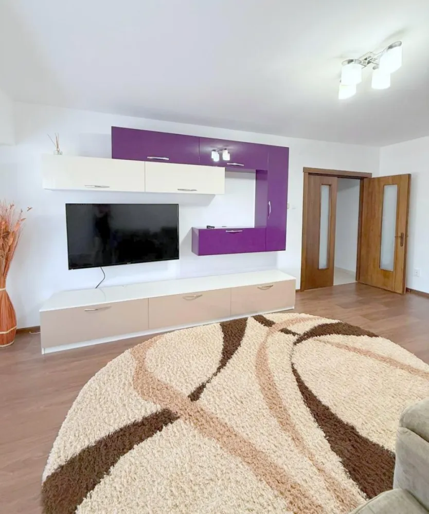 Apartament modern cu 2 camere de închiriat - IC Frimu – LIDL - Dacă îți dorești un apartament spațios, luminos și complet pregătit pentru mutare, această ofertă poate fi alegerea ideală.

Situat în zona IC Frimu – LIDL, pe strada Tecuci, în imediata apropiere a complexului Central Park, apartamentul se află la etajul 5 al unui imobil construit în 2009 și oferă o suprafață generoasă de 70 mp.

Locuința este complet mobilată și utilată, amenajată într-un stil modern și beneficiază de:
-2 camere spațioase
- Centrală termică proprie
- Aer condiționat
-Mobilier modern
- Electrocasnice complete
- Spații luminoase și bine compartimentate

 Zonă excelentă, cu acces rapid către magazine, mijloace de transport, școli, restaurante și toate facilitățile urbane.

Chirie: 550 Euro/lună

La semnarea contractului se achită:
• prima lună de chirie;
• garanția, în valoare de o chirie;
• comisionul agenției imobiliare.

Pentru informații suplimentare și programarea unei vizionări: Liliana Ene – MAG INVEST - 0746 252 252

MAG INVEST – Partenerul tău în decizii imobiliare inteligente.