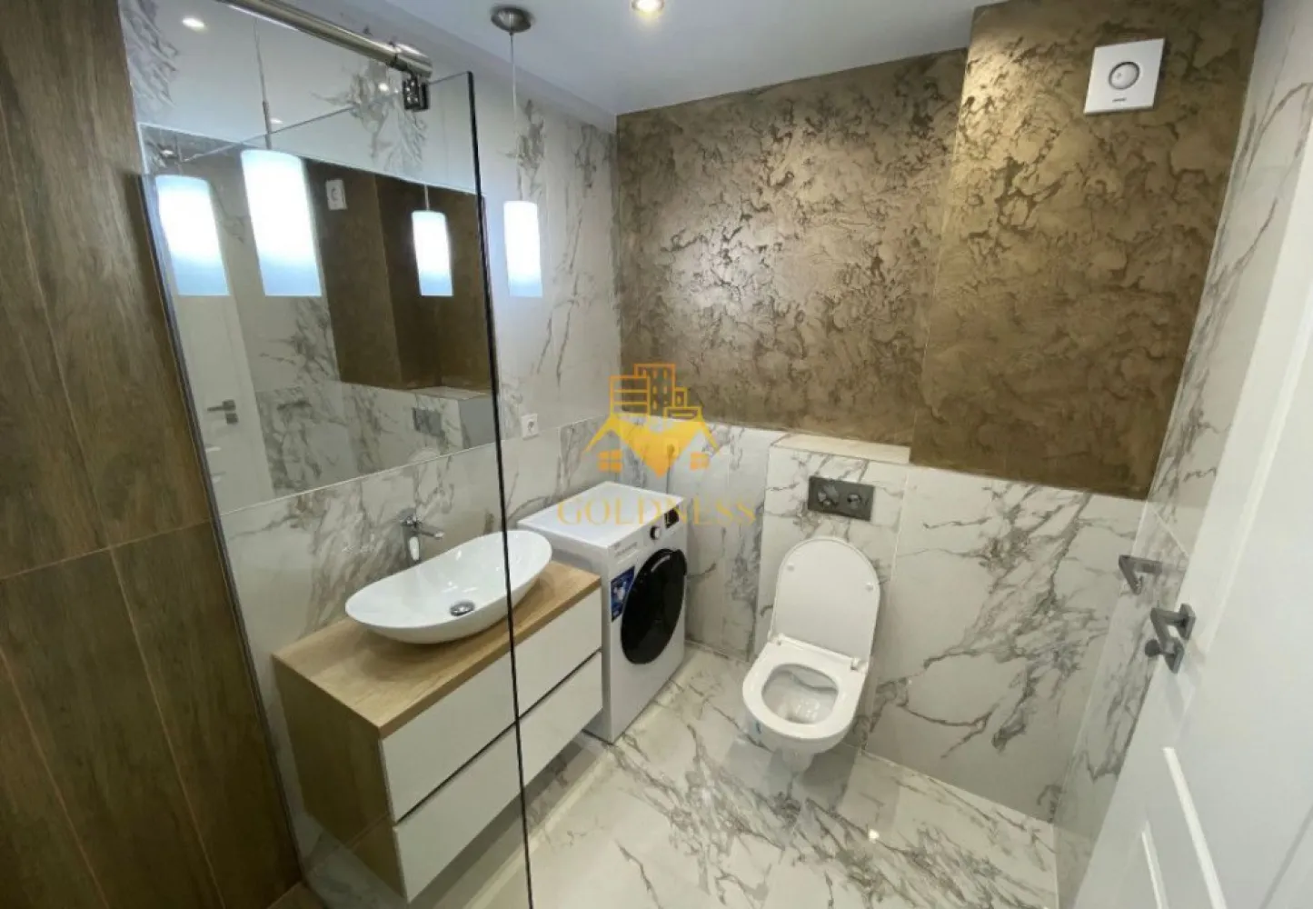 2 camere bloc nou, parcare, modern, Gheorgheni, zona Grand Park - GOLDNESS Imobiliare vă propune spre închiriere un apartament cu 2 camere complet mobilat și utilat, la parter într-un imobil de 7 etaje, în cartierul Gheorgheni.
Dispune de loc de parcare subteran!

Apartamentul este compartimentat astfel:
 - dormitor cu pat matrimonial, dressing, noptiere
 - living cu bucatarie open-space complet utilată, canapea extensibla, loc de servit masa 
 - baie cu cabina de dus, calorifer port prosop inox și dulap pentru depozitare.
 - terasa de 11 mp.

Imobilul este dotat cu toate cele necesare- centrală proprie, mașină de spălat haine, frigider, plită electrică, hotă, TV, masina de spalat vase, etc. 
Se află în apropierea stațiilor de transport în comun, magazine, restaurante, spații verzi, farmacii, etc. 

Dacă sunteți interesați de acest apartament și doriți să îl vizionați, dar și pentru alte oferte sau detalii nu ezitați să ne contactați telefonic sau prin e-mail - goldnessimobiliare@gmail.com. Vă stăm la dispoziție!