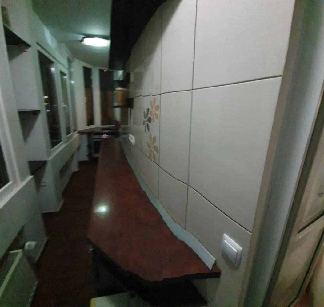 Inchirez apartament 13 septembrie de 2 camere transformat in 3 camere - Apartament super spatios 2 camere ,transformat in 3 camere .Este dotat cu frigider ,aer conditiont,masina de spalat ,cuptor si plita electrica.Sunt foarte multe spatii de depozitare.Se afla situat la etajul 3 .Se poate inchiria pe termen lung.