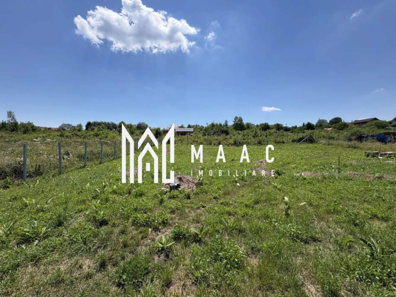 Teren intravilan 500 mp | Daia Nouă, Sibiu | acces facil, utilități în apropiere - Teren intravilan de 500 mp pentru construcții, situat în Daia Nouă, zona Exterior Est din Sibiu, într-un cadru liniștit, cu priveliște deschisă și acces facil.

Detalii proprietate:
• Suprafață teren: 500 mp
• Teren intravilan, categorie construcții
• Lot rezultat din parcelarea unui teren de 1.000 mp
• Există posibilitatea de achiziție separat sau împreună cu al doilea lot
• Utilități în apropiere: curent electric la aproximativ 200 m, apă și canalizare la aproximativ 300 m
• Acces facil la drum

Zona oferă un cadru aerisit, liniște și peisaj deschis, potrivite pentru dezvoltarea unei construcții într-o parte de est a Sibiului, cu acces ușor către împrejurimi.

Pentru detalii suplimentare și programarea unei vizionări, contactați echipa MAAC Imobiliare și menționați Cod anunț CP3189270.