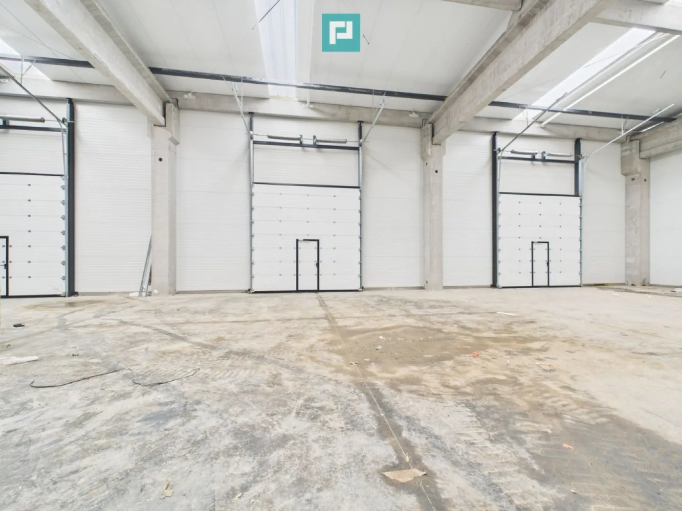 Hală industrială nouă 200mp Săcălaz - Hală industrială nouă 200mp – Zona Industrială Săcălaz

Dacă sunteți în căutarea unei hale moderne și bine echipate, vă oferim spre închiriere o hală industrială nouă, situată în zona industrială Săcălaz. Aceasta este ideală pentru activități de depozitare, producție sau diverse operațiuni comerciale.

Caracteristici principale:
• Suprafață utilă: 200 mp
• Construcție modernă din panouri sandwich de 100/120 mm, montate pe o structură solidă din grinzi de beton
• Izolație termică eficientă, asigurând confort și reducerea costurilor de întreținere
• Podea din beton, rezistentă la trafic industrial
• Înălțime generoasă: 8 m la coamă, 7 m la streașină

Facilități și accesibilitate:
• Poartă de acces TIR (5 x 4.5 m), facilitând încărcarea și descărcarea rapidă
• Iluminatoare naturale, oferind o bună vizibilitate și reducerea consumului de energie
• Utilități disponibile: curent trifazic și apă
• Putere instalată: 15 KW/h, cu posibilitate de extindere la cerere

Această hală este soluția perfectă pentru afacerea dumneavoastră! Contactați-ne pentru mai multe detalii și pentru a programa o vizionare. 
Contactează-mă pentru mai multe informații și pentru a stabili o întâlnire pentru a viziona proprietatea.

Remus Beiusanu: 0785.997.537
remus.beiusanu@propertylab.ro
CP2900356