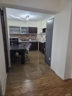 Apartament 2 camere decomandat-zona Spitalul Judetean-125.500 euro neg
