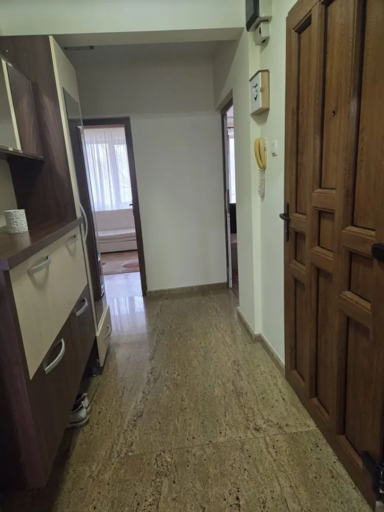 Apartament 2 camere decomandat-zona Spitalul Judetean-125.500 euro neg