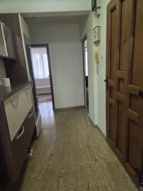 Apartament 2 camere decomandat-zona Spitalul Judetean-125.500 euro neg