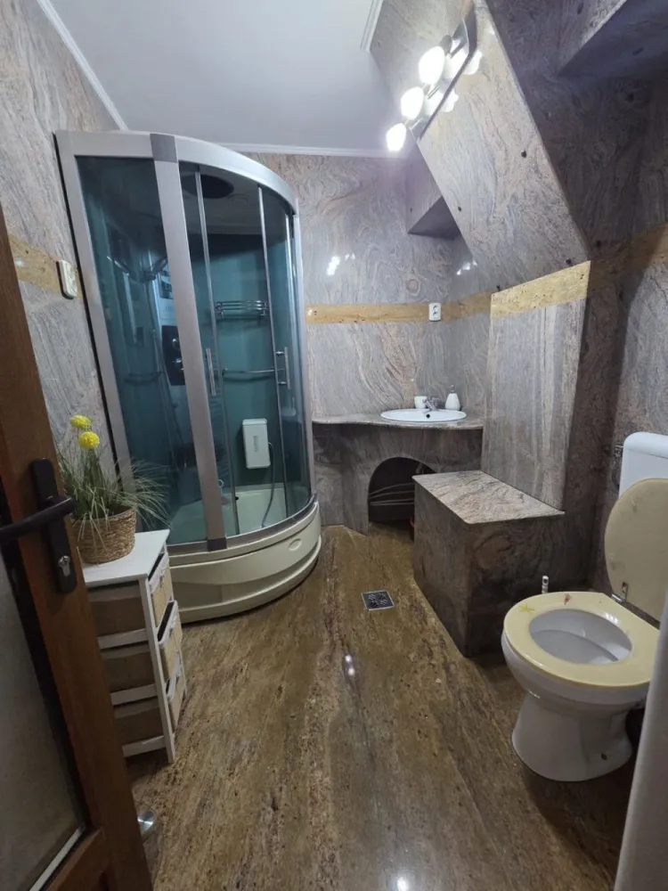 Apartament 2 camere decomandat-zona Spitalul Judetean-125.500 euro neg