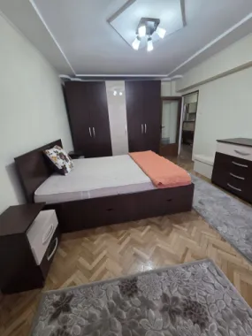 Apartament 2 camere decomandat-zona Spitalul Judetean-125.500 euro neg