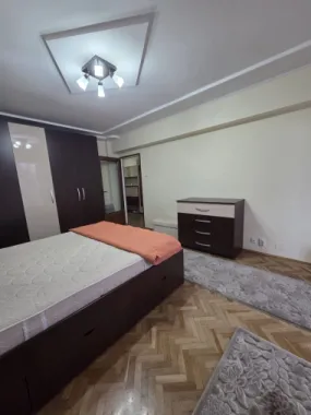 Apartament 2 camere decomandat-zona Spitalul Judetean-125.500 euro neg