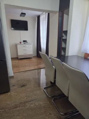 Apartament 2 camere decomandat-zona Spitalul Judetean-125.500 euro neg