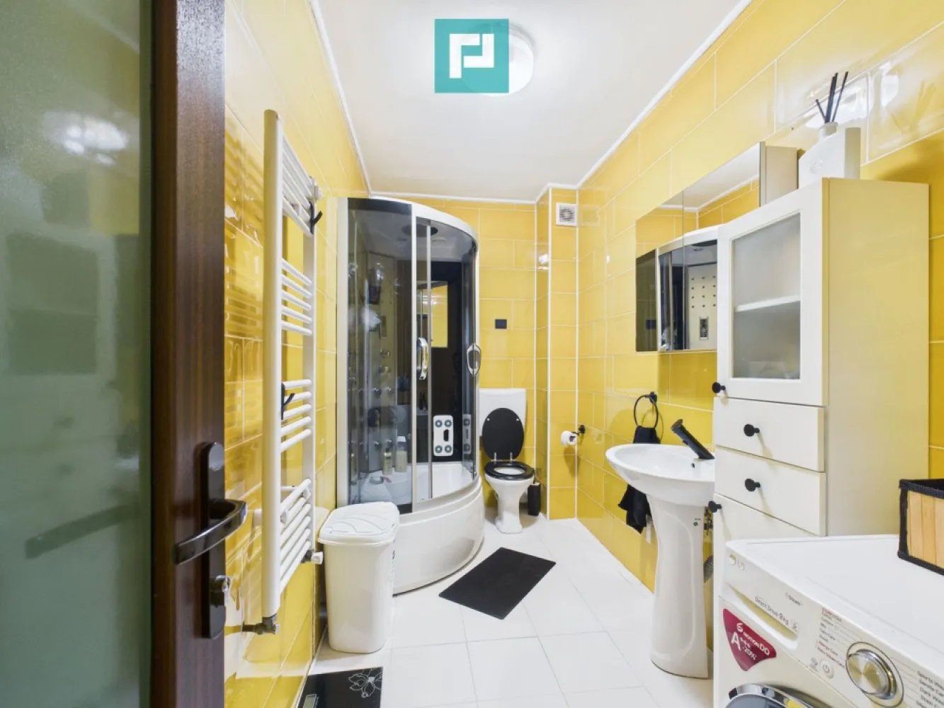Apartament cu 2 camere la bloc nou în Pârneava - Vă propunem un apartament cu 2 camere, situat în cartierul Parneava, la etajul 2 din 3, într-un bloc nou, construit în anul 2018.

Apartamentul are o suprafață utilă de 45 mp și este complet mobilat și utilat, fiind pregătit pentru mutare imediată. Beneficiază de mobilier modern, electrocasnice, centrală proprie pe gaz, geamuri termopan și balcon închis, oferind un nivel ridicat de confort.

Caracteristici:

2 camere

Suprafață utilă: 45 mp

Etaj 2 din 3

Balcon închis

Centrală proprie pe gaz

Geamuri termopan

Mobilat și utilat complet

Bloc nou – construcție 2018

Apartamentul este ideal atât pentru locuință proprie, cât și pentru investiție, fiind amplasat într-o zonă liniștită, cu acces facil către principalele puncte de interes.

Pentru mai multe informații, sunați sau scrieți la:

Szekeres Carol
Telefon: 0729 966 649
E-mail: carol.szekeres@propertylab.ro

Cristina Sipea
Telefon: 0741 688 040
E-mail: cristina.sipea@gmail.com
CP2898390