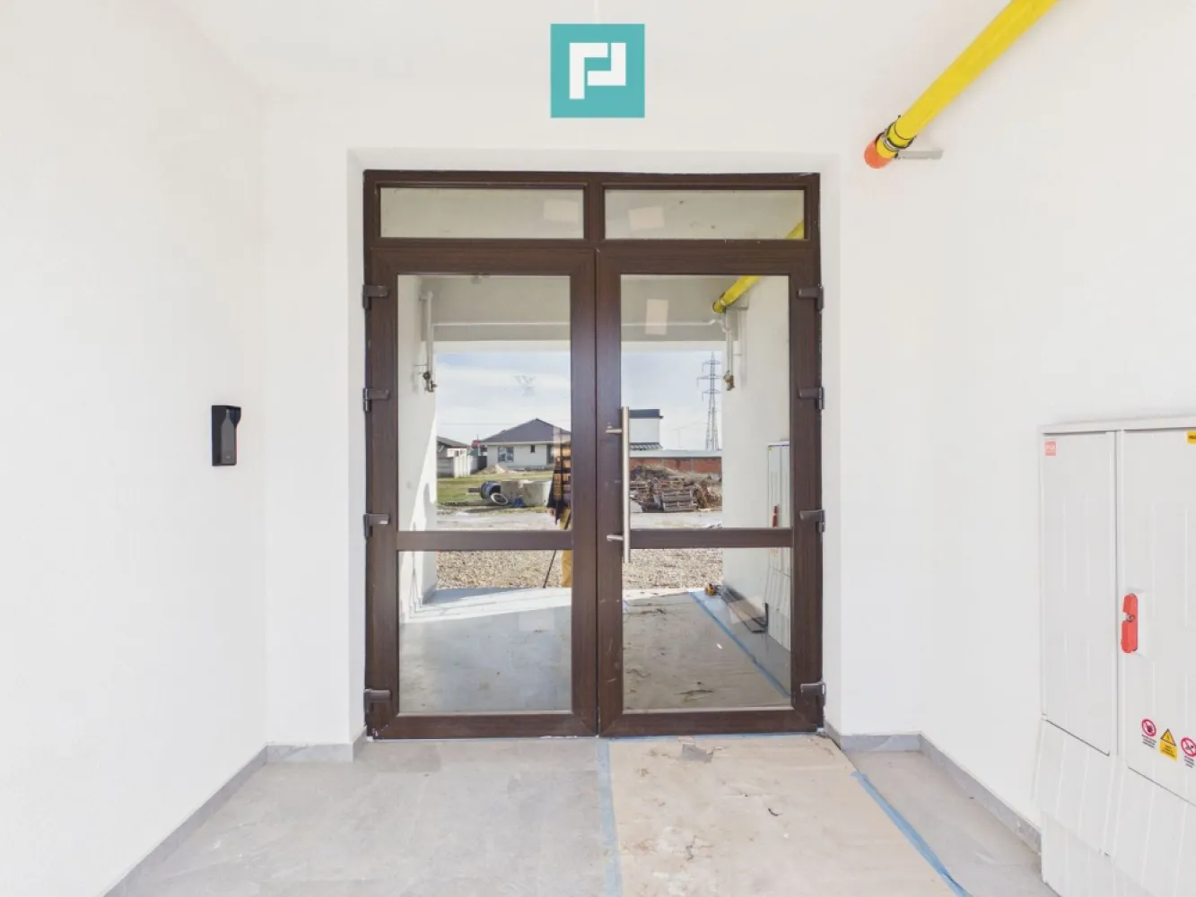 Apartamente noi Sântandrei, la alb 2026 - Disponibile spre vânzare apartamente în bloc nou – finalizare 2026, situate în Sântandrei, județul Bihor, într-o zonă rezidențială în dezvoltare, cu acces rapid spre Oradea.

Unitățile sunt predate semifinisate la alb, ideale pentru personalizare completă după preferințele cumpărătorului. Proiectul include tipologii diferite de apartamente cu 2 și 3 camere, potrivite atât pentru locuire, cât și pentru investiție.

Caracteristici principale:

bloc nou, termen finalizare: 2026

apartamente cu 2 și 3 camere

compartimentări variate

predare la stadiu semifinisat la alb

construcție modernă, eficientă energetic

zonă aerisită, în plină dezvoltare

prețuri de dezvoltator

Potrivite pentru:

familii tinere

cumpărători prima locuință

investitori (randament bun la închiriere)

Pentru planuri, suprafețe disponibile și grila de prețuri, solicită detalii. Vizionările și rezervările se fac în ordinea solicitărilor.

Ramon Morar - Consultant Imobiliar
Telefon - 0771796288
Email - ramon.morar@propertylab.ro
COD - CP2894799