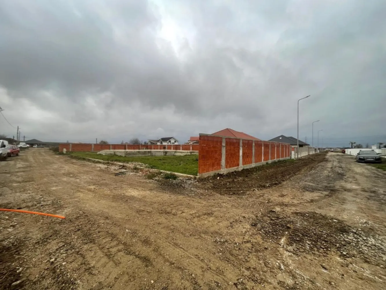 Teren intravilan, fundatie proiect casa, gard si utilitati-Zona Cheriu