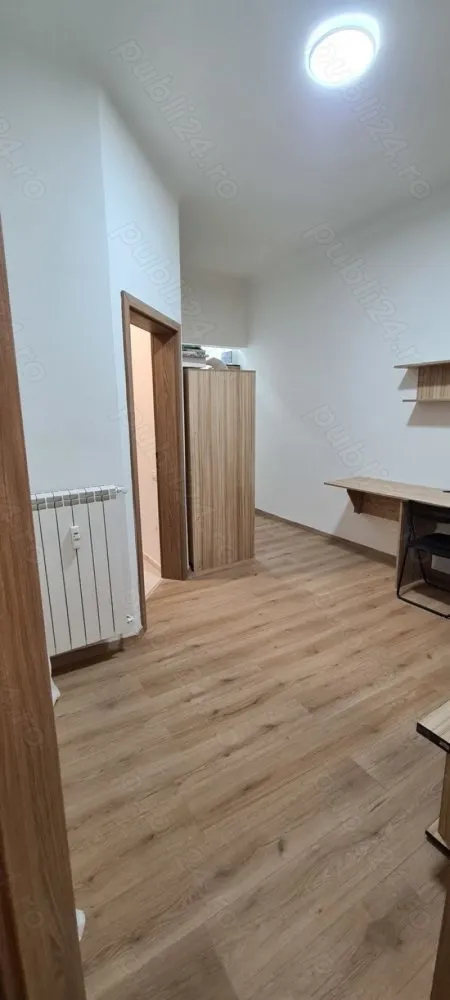 Ofer spre închiriere garsoniera dublă 40mp Universitate - Ofer spre închiriere o garsoniera dublă, recent renovată, mobilată și utilată. Prima închiriere după renovarea integrala.

Locație:
-zona centrală, la 500 m (7 min mers pe jos) de stația de metrou "Universitate"

Suprafață:
-40 mp

Alte specificații:
-situată la etajul 2 din 8, bloc consolidat;
- 2 balcoane tip lojă;
-încălzirea și apa caldă sunt asigurate de centrala termica a blocului;
-aer condiționat recent igienizat;
-instalatie electrica schimbată;
-instalație sanitară schimbată și obiecte sanitare noi;
-electrocasnice noi.

*nu se accepta animale de companie;
*nu se accepta fumatul in interior, doar pe balcon.

Garsoniera este situata pe Bulevardul Nicolae Bălcescu si are in apropiere diverse magazine: Mega Image,(Shop&Go, Non Stop), farmacia Academiei, restaurante cofetării, stații STB, metrou Universitate.