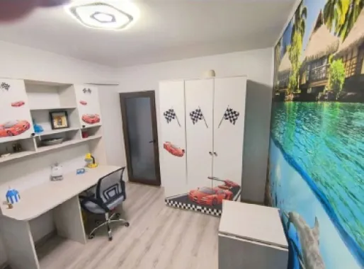 De inchiriat apartament 3 camere Micro 16, 450 euro