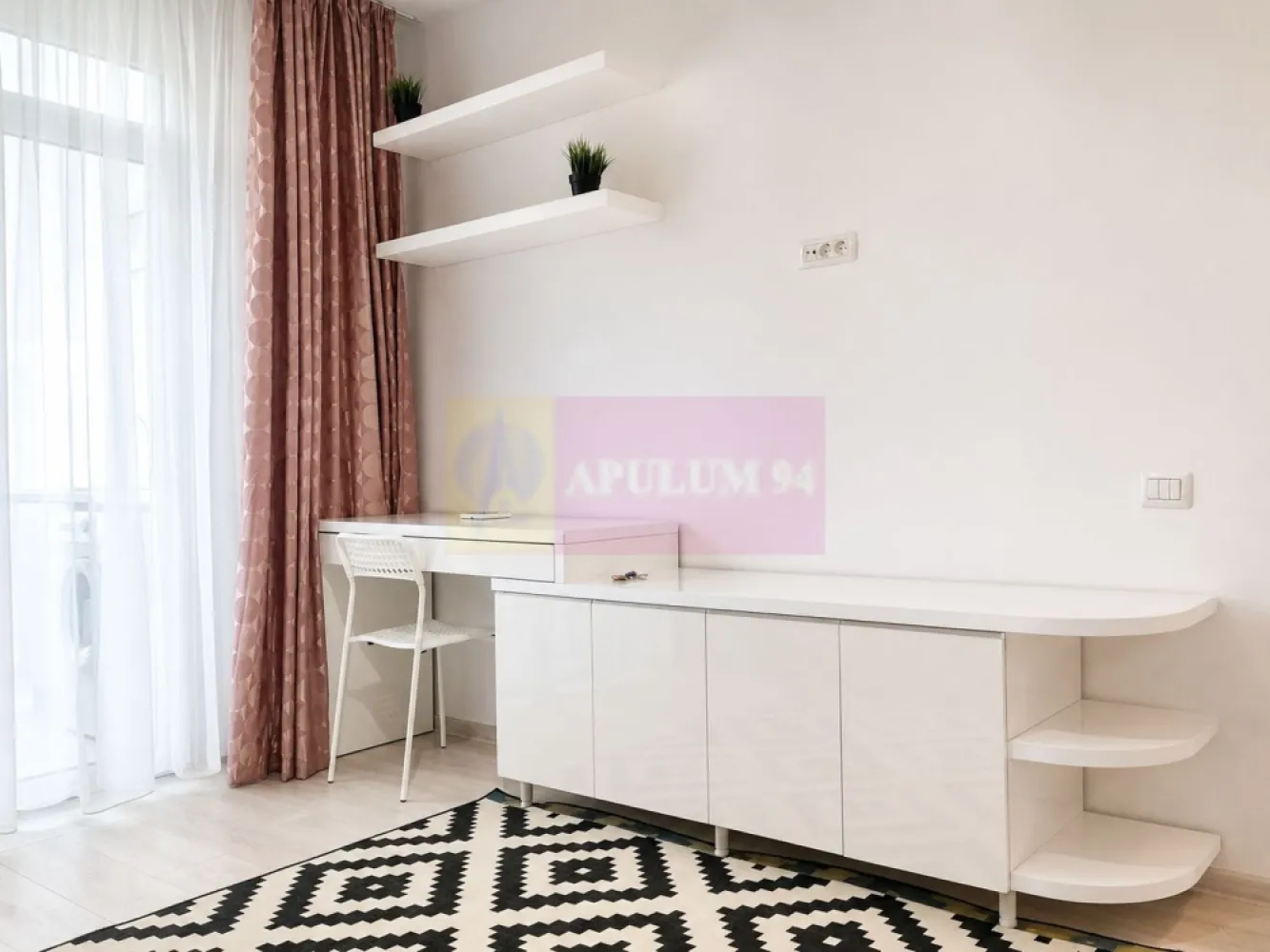 Apartament 2 camere Viva Residence, mobilat complet, aproape de metrou - Disponibil de la 1 August 2026.
Apartament 2 camere semidecomandat, 48 mp, etaj 5/9 cu lift, în Viva Residence, sector 4, Drumul Binelui. La 5 min de metrou Aparatorii Patriei, aproape de Sun Plaza și Grand Arena.

Dotări:

-Bucătărie separată: frigider, aragaz, hotă, cuptor
-Mașină de spălat rufe
-2 aparate AC (în ambele camere)
-TV, internet , interfon
-Centrală proprie, apometre
-Geamuri termopan, parchet, gresie, faianță
-Baie cu cadă

Detalii:
- Pet friendly ( se achita 2 luni garantie )
- Loc parcare: 50 €/lună (opțional)
- Contract minim 12 luni
Preț: 450 €/lună
Garanție: 2 luni chirie (1 lună garantie se poate plati in 2 transe )
Avans: 1 lună chirie
Onorariu Agentie 0

Sună pentru vizionare!