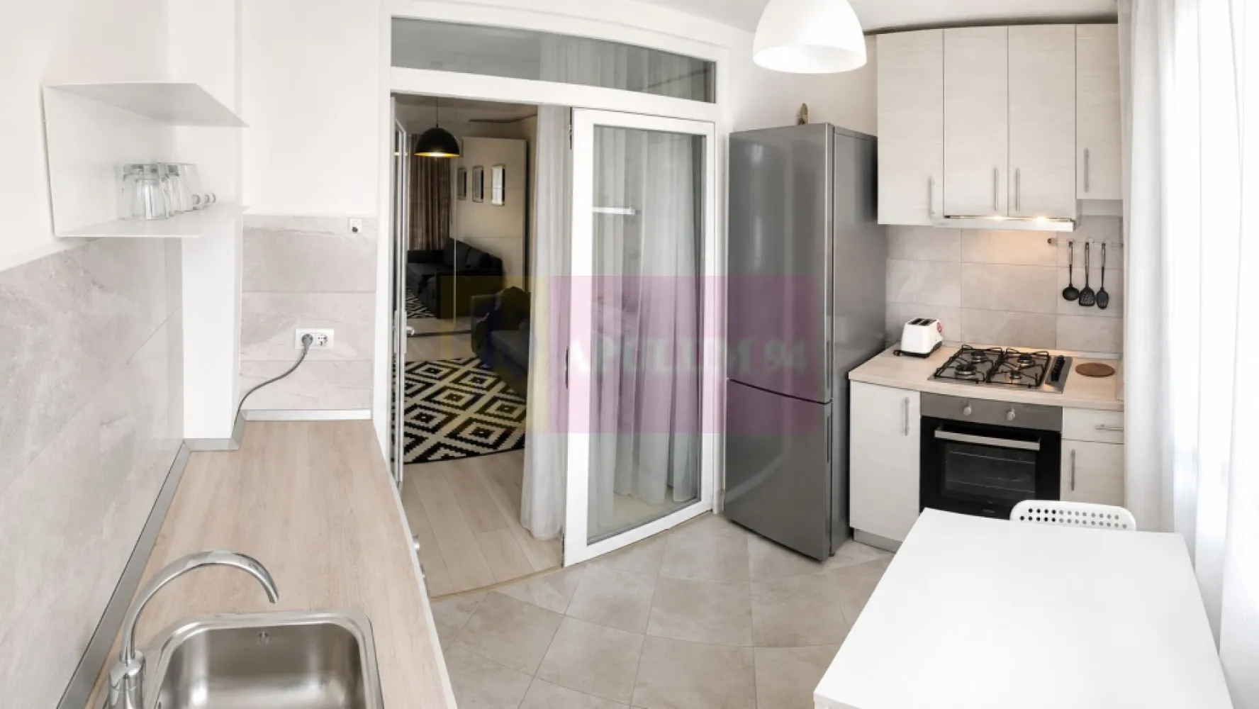 Apartament 2 camere Viva Residence, mobilat complet, aproape de metrou - Disponibil de la 1 August 2026.
Apartament 2 camere semidecomandat, 48 mp, etaj 5/9 cu lift, în Viva Residence, sector 4, Drumul Binelui. La 5 min de metrou Aparatorii Patriei, aproape de Sun Plaza și Grand Arena.

Dotări:

-Bucătărie separată: frigider, aragaz, hotă, cuptor
-Mașină de spălat rufe
-2 aparate AC (în ambele camere)
-TV, internet , interfon
-Centrală proprie, apometre
-Geamuri termopan, parchet, gresie, faianță
-Baie cu cadă

Detalii:
- Pet friendly ( se achita 2 luni garantie )
- Loc parcare: 50 €/lună (opțional)
- Contract minim 12 luni
Preț: 450 €/lună
Garanție: 2 luni chirie (1 lună garantie se poate plati in 2 transe )
Avans: 1 lună chirie
Onorariu Agentie 0

Sună pentru vizionare!