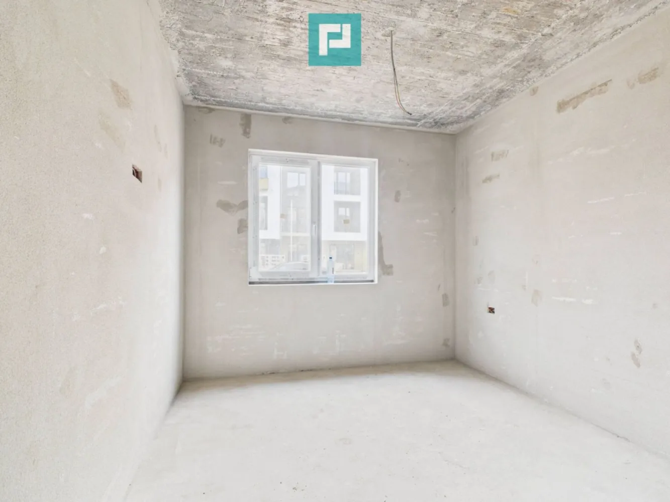 Apartament 3 camere cu curte proprie în Giroc - Apartament 3 camere – 81 mp, curte proprie, gata să-l personalizezi sau să-l transformi în SAD | Giroc

 Îți oferim spre vânzare un apartament de 3 camere, cu suprafață utilă de 81 mp, aflat la gri, cu termen de finalizare iunie 2026, situat într-o comună atât de primitoare precum Giroc, aproape de Timișoara, cu școli bune, infrastructură în dezvoltare și natură la doi pași.

 E șansa ta să-l personalizezi exact așa cum îți dorești, fără compromisuri.

 Caracteristici cheie:

 3 camere | 81 mp utili

 Parter, cu intrare din două părți

 Curte exterioară proprie, destinată exclusiv acestui apartament

 Posibilitate de schimbare a destinației în SAD (spațiu comercial)

 Compartimentare eficientă, potrivită atât pentru locuire, cât și pentru activități profesionale

 Bloc intim, cu regim redus de înălțime

 Calitate a construcției:

 Zidărie solidă din cărămidă, cu izolație completă exterior–interior

 Pereți interiori din cărămidă + vată bazaltică – confort termic și izolare fonică excelentă

 Geamuri Salamander tripan – eficiență energetică și lumină naturală din plin

 Ușă metalică la intrare, uși interioare MDF

 Acoperiș cu țiglă de beton, durabil și rezistent în timp

 Ideal pentru:

 locuință personală
 cabinet medical / stomatologic
 birouri, salon, sediu firmă
 investiție cu randament bun

 Preț negociabil, în funcție de stadiul finalizării
 Finalizare estimată: iunie 2026

 O oportunitate excelentă de a investi într-un apartament solid, versatil, într-o zonă liniștită, cu acces rapid către Timișoara și toate facilitățile necesare unui stil de viață echilibrat.

 Contactează-mă pentru vizionare sau detalii – sunt aici să te ajut să faci pasul acesta important! 

 Consultant imobiliar : Laurențiu Caraman

 Telefon : 0721824896

 Email : laurențiu.caraman@propertylab.ro

 CP2875939