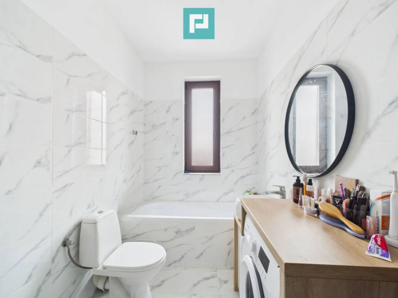 Apartament 2 camere complet mobilat in Chișoda - Un apartament care produce valoare, nu doar chirie – investiție premium în Chișoda.

 Acest apartament de 2 camere, 47 mp, situat în inima Chișodei, lângă restaurantul Cuina, este genul de loc care îmbină stilul, confortul și randamentul.

 Complet mobilat și utilat lux, este pregătit pentru închiriere imediată — fără costuri suplimentare, fără timp pierdut, fără compromisuri.

Locație excelentă, aproape de restaurante, magazine, mijloace de transport și puncte de interes

 Zonă în plină dezvoltare, cu cerere constantă pentru chirii

 Randament bun pentru închiriere pe termen lung sau regim hotelier

 Aspect premium, care atrage chiriași de calitate

 Balcon de 3 mp – un plus de valoare la închiriere

 Încălzire în pardoseală + aer condiționat – costuri eficiente și confort

 Baie cu cadă – detaliu apreciat de chiriași

 Pod pe toată suprafața apartamentului – spațiu extra ce diferențiază proprietatea

 Parcare privata cu poarta automata si loc de parcare inclus in CF .

 Etaj 2 din 2 – liniște, intimitate și lumină naturală

 Este tipul de proprietate care se închiriază ușor, se apreciază în timp și îți păstrează capitalul în siguranță.

 Consultant imobiliar : Laurentiu Caraman

 Telefon : 0721824896

 Email : laurentiu.caraman@propertylab.ro

 CP2875492