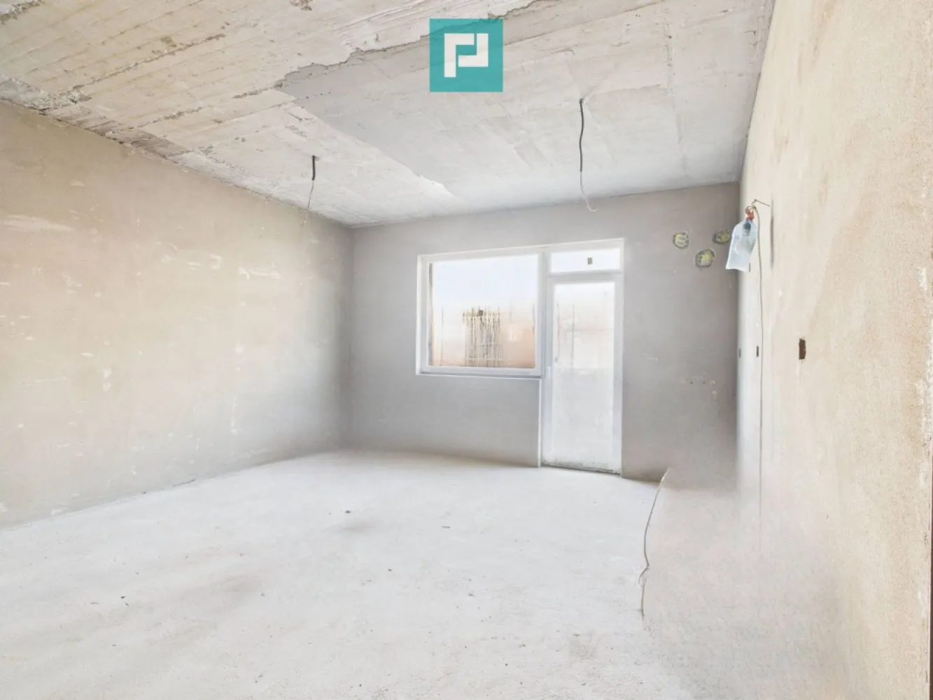 Apartament 2 camere la gri – Giroc - Apartament 2 camere la gri – Giroc | Finalizare iunie 2026

 Îți prezentăm oportunitatea de a-ți crea acasă exact așa cum visezi, fără compromisuri, într-una dintre cele mai primitoare comune din apropierea Timișoarei – Giroc, un loc unde liniștea, natura și accesul rapid la oraș se îmbină armonios. Zonă ideală pentru familii, cu școli bune, facilități moderne și aer curat.

 Apartamentul este la gri, cu finalizare estimată în iunie 2026, oferindu-ți libertatea totală de personalizare.

 Detalii proprietate:

 Suprafață utilă: 54.8 mp

 Compartimentare: decomandat

 2 camere

 Etaj intermediar

 Bloc intim, cu doar 3 etaje

 Balcon de 5 mp, perfect pentru momente de relaxare

 Construcție și finisaje de calitate:

 Zidărie solidă din cărămidă, cu izolație completă exterior–interior

 Pereți interiori din cărămidă cu vată bazaltică – confort termic și fonic sporit

 Geamuri Salamander tripan pentru eficiență energetică și lumină naturală

 Ușă metalică la intrare și uși interioare MDF, elegante

 Acoperiș cu țiglă de beton, durabil și rezistent în timp

 Preț negociabil, în funcție de stadiul finalizării.

 Această proprietate este mai mult decât o investiție – este începutul unui stil de viață echilibrat, într-o comunitate în plină dezvoltare, cu acces rapid către Timișoara.

 Contactează-mă pentru vizionare sau detalii – sunt aici să te ajut să faci pasul acesta important!

 Consultant imobiliar : Laurențiu Caraman

 Telefon : 0721824896

 Email : laurențiu.caraman@propertylab.ro

 CP2858332