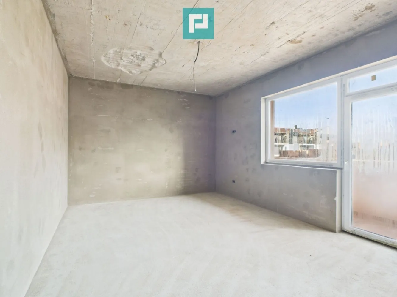 Apartament 2 camere la gri,personalizabil,Giroc - Va propun acest apartament la gri, gata de finalizare în iunie 2026, într-o comună atât de primitoare precum Giroc, aproape de Timișoara, cu școli bune și natură la doi pași. 

 E șansa ta să-l personalizezi exact cum îți dorești, fără compromisuri.

 Are 59 mp generoși, decomandat, 2 camere la etaj intermediar într-un bloc intim de doar 3 etaje, plus un balcon de 5 mp unde să te bucuri de momente liniștite cu cei dragi, e gândit pentru o viață armonioasă.
 
 Zidărie solidă din cărămidă cu izolație completă exterior-interior. 
 Pereți interiori din cărămidă cu vată bazaltică, pentru căldură iarna, răcoare vara și liniște absolută. 
 Geamuri Salamander tripan pentru eficiență energetică și lumină naturală. 
 Uși metalice rezistente la intrare și uși MDF elegante în interior. 
 Acoperiș cu țiglă de beton durabilă, rezistentă la orice caprici al vremii. 

 Prețul este negociabil, în funcție de stadiul finalizării. E o oportunitate ideală să investești într-un cămin solid, într-o comună cu acces rapid la Timișoara, școli și facilități. 
 
 E mai mult decât o investiție; e fundația unui viitor luminos. 
 
 Te invit cu căldură să mă suni sau să vii să discutăm – sunt aici să te ghidez cu răbdare în acest pas frumos!

 Contactează-mă pentru vizionare sau detalii – sunt aici să te ajut să faci pasul acesta important! 

 Consultant imobiliar : Laurențiu Caraman

 Telefon : 0721824896

 Email : laurențiu.caraman@propertylab.ro

 CP2858320