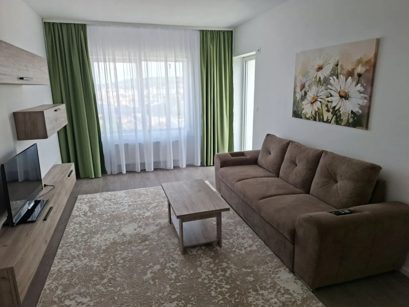 2 camere la prima închiriere, etaj 14, Vivat Residence + parcare - Mentionati ID-ul proprietatii cand apelati: CP3165589
Contact ⓪⑦②⑥ ②②③ ⑧⑧⑥ Sebastian

Prima închiriere – Apartament 2 camere, Vivat Residence, etaj 14, parcare subterană

Oferim spre închiriere un apartament cu 2 camere, aflat la prima închiriere, situat în complexul Vivat Residence, la etajul 14 al unui imobil modern.

Apartamentul dispune de loc de parcare subteran inclus și oferă o poziționare excelentă, într-un complex rezidențial nou și bine întreținut.

-- 2 camere
-- Etaj 14
-- Complex Vivat Residence
-- Loc de parcare subteran inclus
-- Prima închiriere
-- Imobil modern

Se închiriază pe termen lung.

Comision agenție: 50% din valoarea primei chirii

Contact ⓪⑦②⑥ ②②③ ⑧⑧⑥ Sebastian