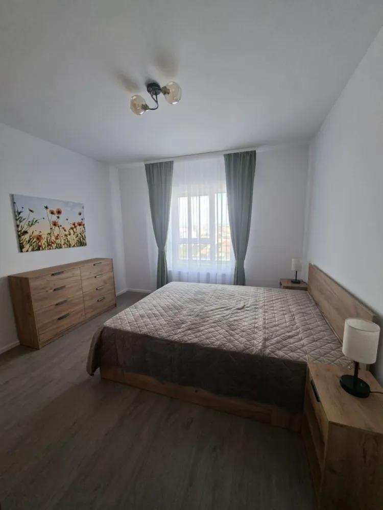 2 camere la prima închiriere, etaj 14, Vivat Residence + parcare - Mentionati ID-ul proprietatii cand apelati: CP3165589
Contact ⓪⑦②⑥ ②②③ ⑧⑧⑥ Sebastian

Prima închiriere – Apartament 2 camere, Vivat Residence, etaj 14, parcare subterană

Oferim spre închiriere un apartament cu 2 camere, aflat la prima închiriere, situat în complexul Vivat Residence, la etajul 14 al unui imobil modern.

Apartamentul dispune de loc de parcare subteran inclus și oferă o poziționare excelentă, într-un complex rezidențial nou și bine întreținut.

-- 2 camere
-- Etaj 14
-- Complex Vivat Residence
-- Loc de parcare subteran inclus
-- Prima închiriere
-- Imobil modern

Se închiriază pe termen lung.

Comision agenție: 50% din valoarea primei chirii

Contact ⓪⑦②⑥ ②②③ ⑧⑧⑥ Sebastian