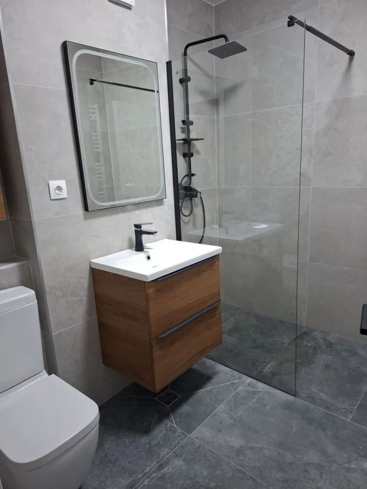 2 camere la prima închiriere, etaj 14, Vivat Residence + parcare - Mentionati ID-ul proprietatii cand apelati: CP3165589
Contact ⓪⑦②⑥ ②②③ ⑧⑧⑥ Sebastian

Prima închiriere – Apartament 2 camere, Vivat Residence, etaj 14, parcare subterană

Oferim spre închiriere un apartament cu 2 camere, aflat la prima închiriere, situat în complexul Vivat Residence, la etajul 14 al unui imobil modern.

Apartamentul dispune de loc de parcare subteran inclus și oferă o poziționare excelentă, într-un complex rezidențial nou și bine întreținut.

-- 2 camere
-- Etaj 14
-- Complex Vivat Residence
-- Loc de parcare subteran inclus
-- Prima închiriere
-- Imobil modern

Se închiriază pe termen lung.

Comision agenție: 50% din valoarea primei chirii

Contact ⓪⑦②⑥ ②②③ ⑧⑧⑥ Sebastian