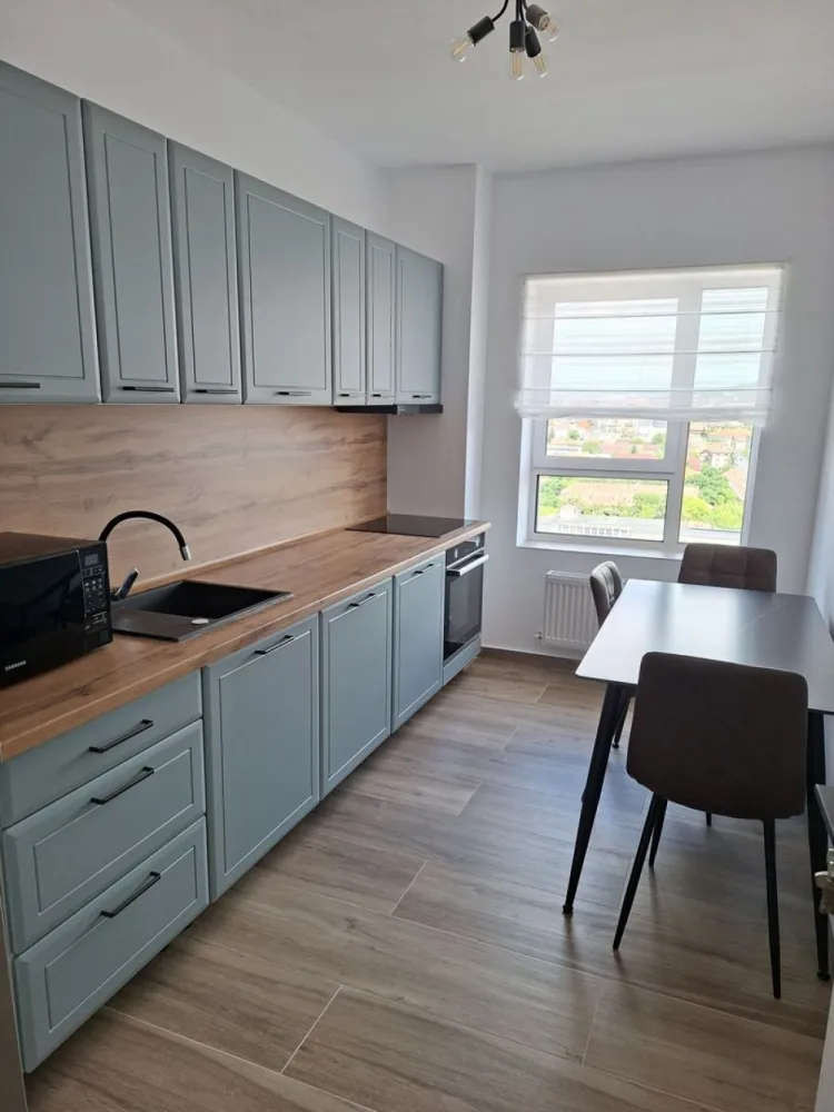 2 camere la prima închiriere, etaj 14, Vivat Residence + parcare - Mentionati ID-ul proprietatii cand apelati: CP3165589
Contact ⓪⑦②⑥ ②②③ ⑧⑧⑥ Sebastian

Prima închiriere – Apartament 2 camere, Vivat Residence, etaj 14, parcare subterană

Oferim spre închiriere un apartament cu 2 camere, aflat la prima închiriere, situat în complexul Vivat Residence, la etajul 14 al unui imobil modern.

Apartamentul dispune de loc de parcare subteran inclus și oferă o poziționare excelentă, într-un complex rezidențial nou și bine întreținut.

-- 2 camere
-- Etaj 14
-- Complex Vivat Residence
-- Loc de parcare subteran inclus
-- Prima închiriere
-- Imobil modern

Se închiriază pe termen lung.

Comision agenție: 50% din valoarea primei chirii

Contact ⓪⑦②⑥ ②②③ ⑧⑧⑥ Sebastian