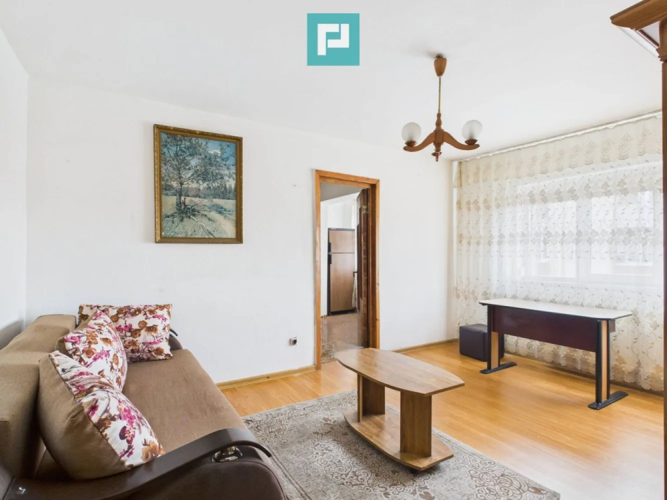 Apartament 2 camere luminos- Aleea Poiana Ruscai - Apartament cu 2 camere – luminos, primitor ideal pentru locuit sau investiție

 Acest apartament cu 2 camere, situat la etajul 4 din 5, cu o suprafață de 42 mp, este exact acel tip de spațiu: cald, luminos și eficient compartimentat.

 Balconul tip logie aduce lumină naturală pe tot parcursul zilei și oferă un colț perfect pentru cafeaua de dimineață, câteva plante sau un spațiu discret de depozitare. 
 
 Apartamentul dispune de centrală proprie. 

 Bucătăria este utilată, iar baia cu cadă completează sentimentul de confort și funcționalitate.
 
 Un mare plus este locația, care face viața de zi cu zi mai simplă:

 acces rapid la mijloace de transport în comun;

 magazine, dispensar, farmacii și Policlinica Regina Maria, toate la câțiva pași;

 Școala Gimnazială nr. 27 și Grădinița cu Program Prelungit nr. 3, ideale pentru familii sau pentru atractivitatea închirierii.

 Fie că îți dorești un cămin liniștit, fie că ești în căutarea unei investiții sigure, ușor de închiriat, acest apartament bifează toate criteriile: poziție bună, lumină naturală, costuri reduse de întreținere și o atmosferă primitoare.

 Este alegerea ideală pentru o familie care caută căldura unui cămin sau pentru oricine își dorește un apartament bine poziționat , luminos și practic.

 Consultant imobiliar : Laurentiu Caraman

 Telefon : 0721824896

 Email : laurentiu.caraman@propertylab.ro

 CP2848965