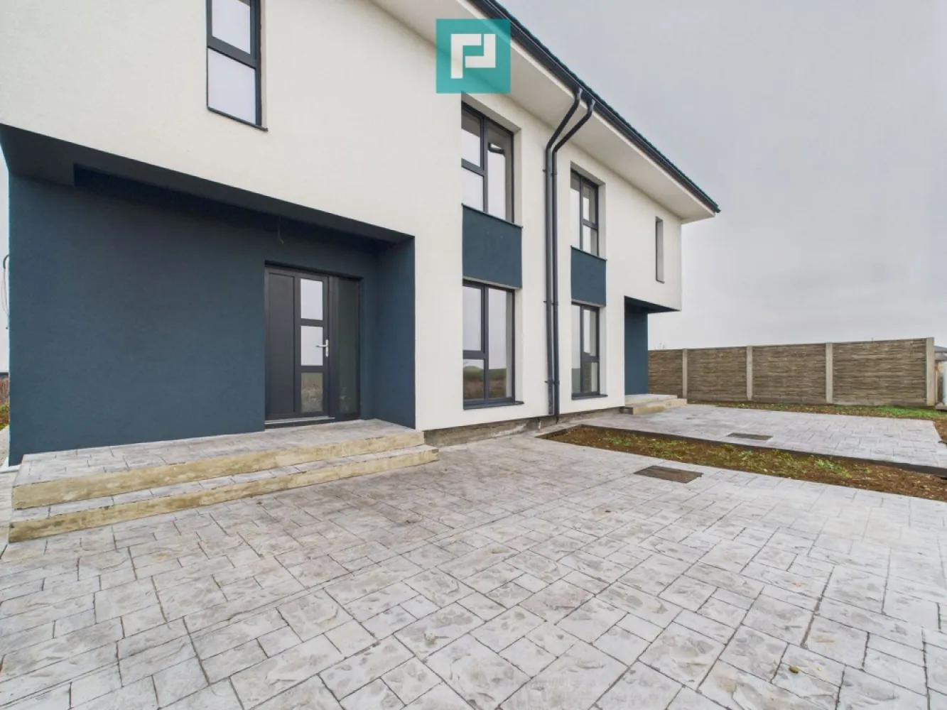 Duplex semi-finisat cu 3 camere, 3 băi în Pișchia - Oferim spre vânzare o casă tip duplex, semi-finisată, situată în comuna Pișchia, într-o zonă liniștită, la doar câteva minute de Timișoara. 

~ Proprietatea este finisată la exterior si interiorul este semi-finisat :
• Interiorul este la gri
• Sintemul de încălzire în pardoseală este montat
• Șapele sunt turnate
• Pereții și tavanele sunt pregatite pentru gletuire

~ Detalii proprietate :
• Tip imobil: Duplex
• An construcție: 2025 (finalizată)
• Suprafață utilă: 105,5 mp
• Suprafață construită: 139,5 mp
• Suprafață teren: 339 mp
• Suprafață curte liberă: 250 mp
• Amprentă la sol: 69,5 mp
• Număr camere: 3
• 2 Dormitoare
• 3 Băi cu aerisire naturală
• 1 Bucătărie închisă
• 2 Terase de aprox. 18 mp
• 2 Locuri de parcare

~ Facilități zonă :
• Străzi pietruite
• Apă, curent, fosă septică, gaz cu butelii

Această proprietate reprezintă alegerea ideală pentru cei care își doresc o casă nouă și posibilitatea de a alege finisajele și designul interior.

Pentru detalii suplimentare și vizionări :

Marian Dobre – Consultant Imobiliar PropertyLab Timișoara
Telefon: 0773 700 389

E-mail: marian.dobre@propertylab.ro
Cod Proprietate: 2700251