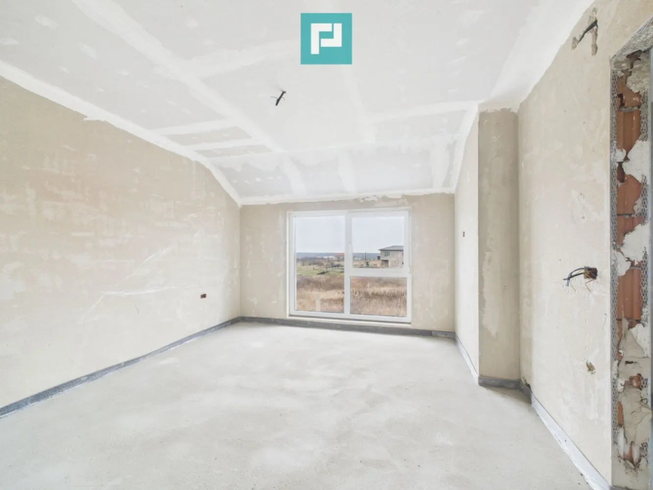 Duplex semi-finisat cu 3 camere, 3 băi în Pișchia - Oferim spre vânzare o casă tip duplex, semi-finisată, situată în comuna Pișchia, într-o zonă liniștită, la doar câteva minute de Timișoara. 

~ Proprietatea este finisată la exterior si interiorul este semi-finisat :
• Interiorul este la gri
• Sintemul de încălzire în pardoseală este montat
• Șapele sunt turnate
• Pereții și tavanele sunt pregatite pentru gletuire

~ Detalii proprietate :
• Tip imobil: Duplex
• An construcție: 2025 (finalizată)
• Suprafață utilă: 105,5 mp
• Suprafață construită: 139,5 mp
• Suprafață teren: 339 mp
• Suprafață curte liberă: 250 mp
• Amprentă la sol: 69,5 mp
• Număr camere: 3
• 2 Dormitoare
• 3 Băi cu aerisire naturală
• 1 Bucătărie închisă
• 2 Terase de aprox. 18 mp
• 2 Locuri de parcare

~ Facilități zonă :
• Străzi pietruite
• Apă, curent, fosă septică, gaz cu butelii

Această proprietate reprezintă alegerea ideală pentru cei care își doresc o casă nouă și posibilitatea de a alege finisajele și designul interior.

Pentru detalii suplimentare și vizionări :

Marian Dobre – Consultant Imobiliar PropertyLab Timișoara
Telefon: 0773 700 389

E-mail: marian.dobre@propertylab.ro
Cod Proprietate: 2700251