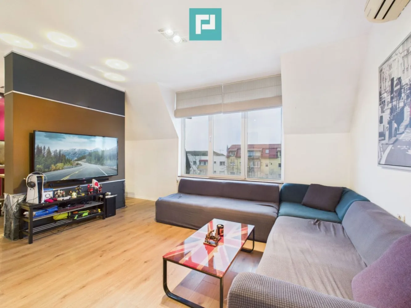 Apartament cu 3 camere – Zona Simion Bărnuțiu - ~ Cauți un apartament spațios și cochet la un buget rezonabil ?

• Apartament modern cu 3 camere, mobilat și utilat, gata de mutare !
• Ideal pentru cupluri tinere și familii sau ca investiție !

~ Caracteristici principale :
• Suprafață utilă ~ 63 mp
• Etaj 5/5 (mansardă)
• Pod pe toată suprafata apartamentului
• Constructie noua (2015)
• Bloc izolat termic
• Mobilat și utilat complet
• Centrală proprie și aer condiționat
• Beneficiază de lumină naturală abundentă

~ Avantaje zonă :
• Transport în comun, magazine, școli și gradinițe în apropiere
• Zonă de parcare fără TimPark
• Străzi asfaltate și iluminat public

~ Suna-mă acum pentru detalii suplimentare și vizionări :
• Marian Dobre - Consultant Imobiliar Property Lab Timișoara
• Telefon: 0773 700 389

E-mail: marian.dobre@propertylab.ro
Cod Proprietate: 2828504