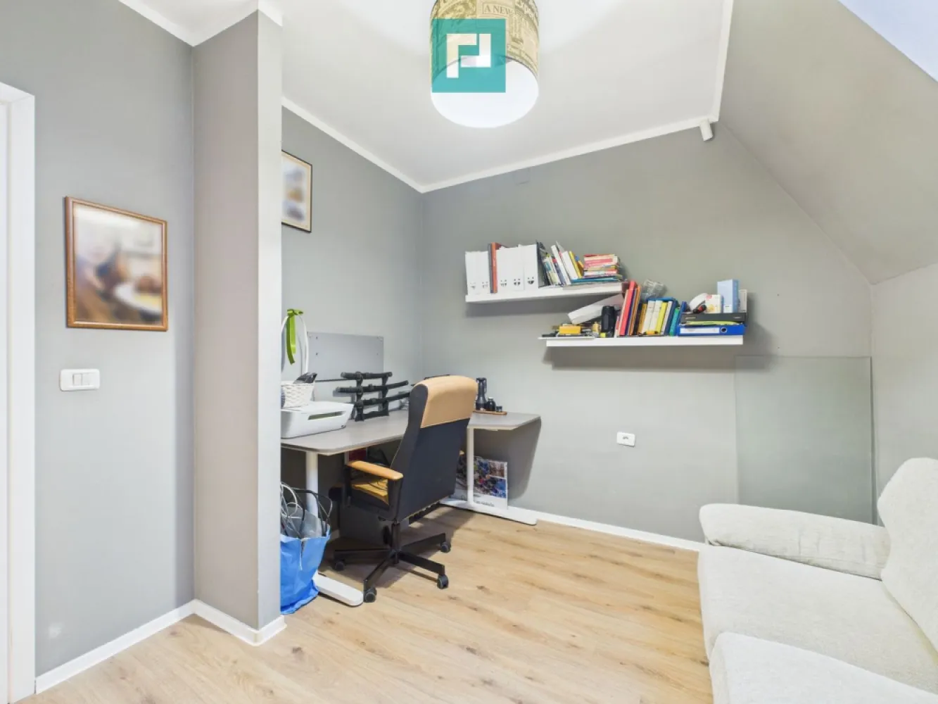 Apartament cu 3 camere – Zona Simion Bărnuțiu - ~ Cauți un apartament spațios și cochet la un buget rezonabil ?

• Apartament modern cu 3 camere, mobilat și utilat, gata de mutare !
• Ideal pentru cupluri tinere și familii sau ca investiție !

~ Caracteristici principale :
• Suprafață utilă ~ 63 mp
• Etaj 5/5 (mansardă)
• Pod pe toată suprafata apartamentului
• Constructie noua (2015)
• Bloc izolat termic
• Mobilat și utilat complet
• Centrală proprie și aer condiționat
• Beneficiază de lumină naturală abundentă

~ Avantaje zonă :
• Transport în comun, magazine, școli și gradinițe în apropiere
• Zonă de parcare fără TimPark
• Străzi asfaltate și iluminat public

~ Suna-mă acum pentru detalii suplimentare și vizionări :
• Marian Dobre - Consultant Imobiliar Property Lab Timișoara
• Telefon: 0773 700 389

E-mail: marian.dobre@propertylab.ro
Cod Proprietate: 2828504