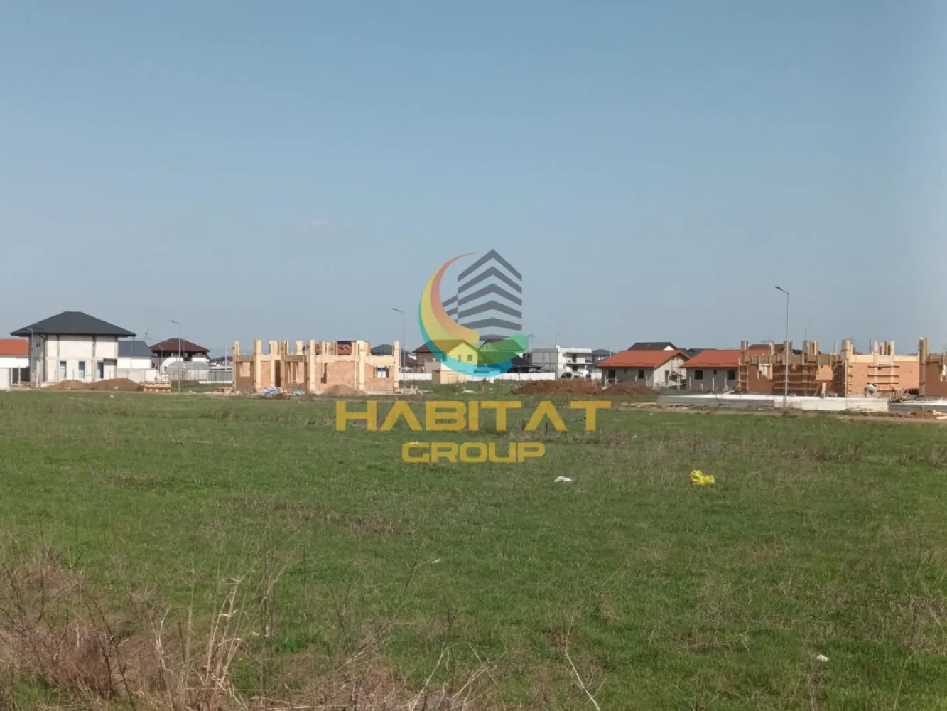 Teren intravilan 409 mp | Rate disponibile | Berceni - Vidra - Habitat Group oferă spre vânzare teren intravilan situat în Vidra, cu suprafață de 409 mp, perfect pentru construcția unei locuințe într-o zonă rezidențială în plină dezvoltare.

Preț: 29.800 euro (TVA inclus) | Comision 0% | Achiziție în rate (avans 30%)

Detalii teren:
- Suprafață: 409 mp 
- Deschidere: 16 m
- Adâncime: 22,58 m

Utilități:
- Curent electric disponibil la lot

Avantaje:
- Stradă amenajată
- Zonă liniștită, ideală pentru familie
- Potrivit pentru investiție imobiliară

📞 Contact: 0773 795 896 – Cornel Blanaru