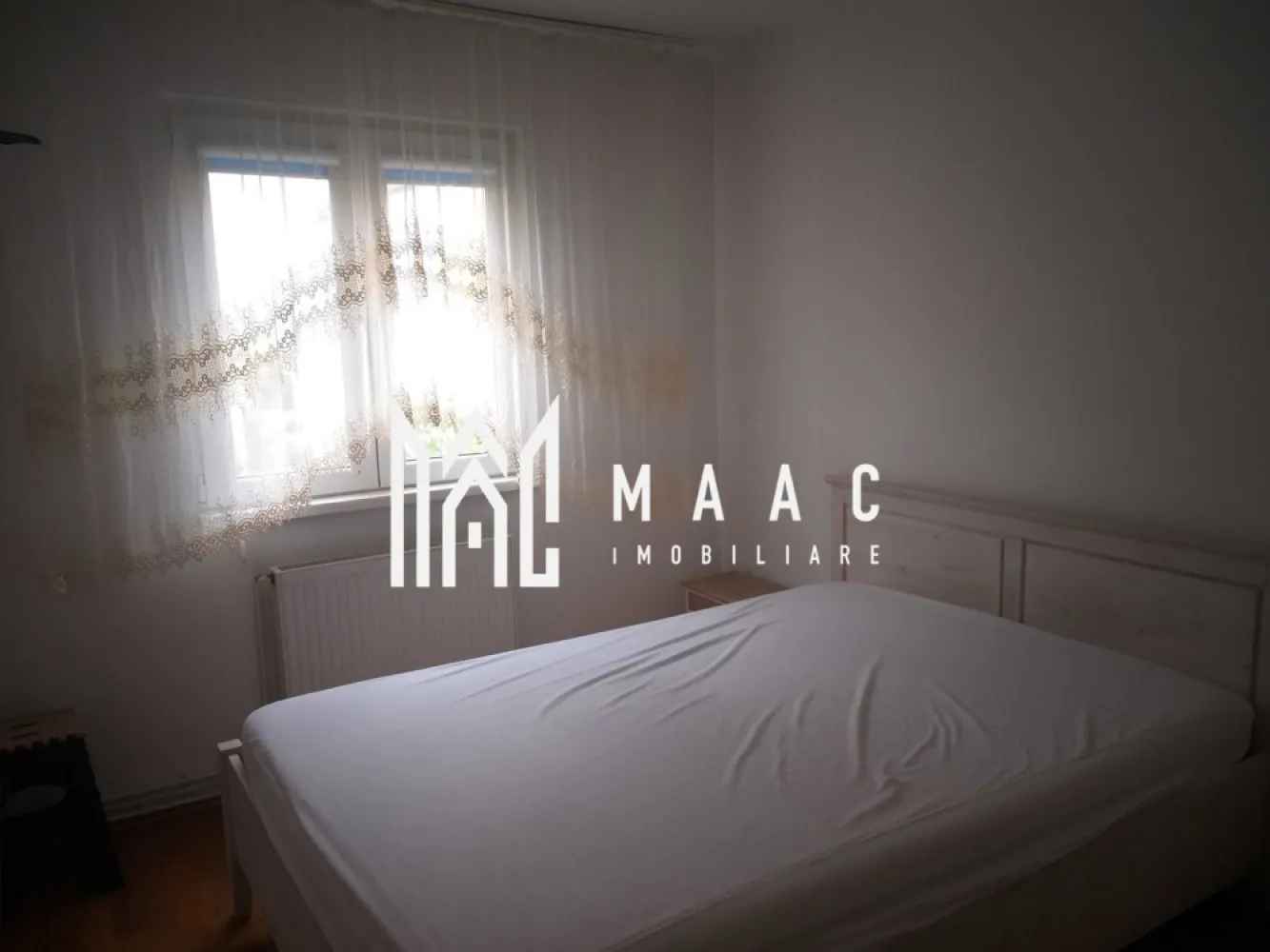 Apartament 2 Camere I Etaj 3 I Rahovei - Apartament cu 2 camere semidecomandate, situat la etajul 3 al unui imobil de pe strada Rahovei, vis-a-vis de Hotel Class. Detalii proprietate: Suprafață optim compartimentată Balcon închis Geam la baie Recent renovat: parchet din lemn masiv, geamuri termopan Dotări: Complet mobilat și utilat Mașină de spălat Frigider Centrală termică proprie Apartamentul este ideal pentru persoane care caută o locuință practică și confortabilă, într-o zonă accesibilă, cu toate facilitățile în apropiere. Pentru mai multe detalii, precizați telefonic că ați văzut anunțul cu ID: CP2593560