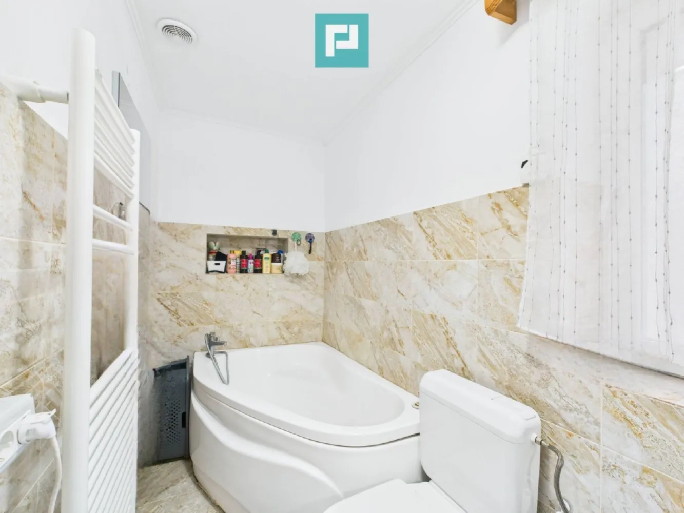 Casă complet renovată, teren 300mp, în Orțișoara