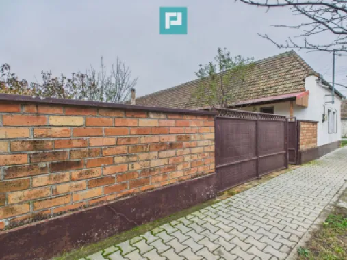 Casă complet renovată, teren 300mp, în Orțișoara