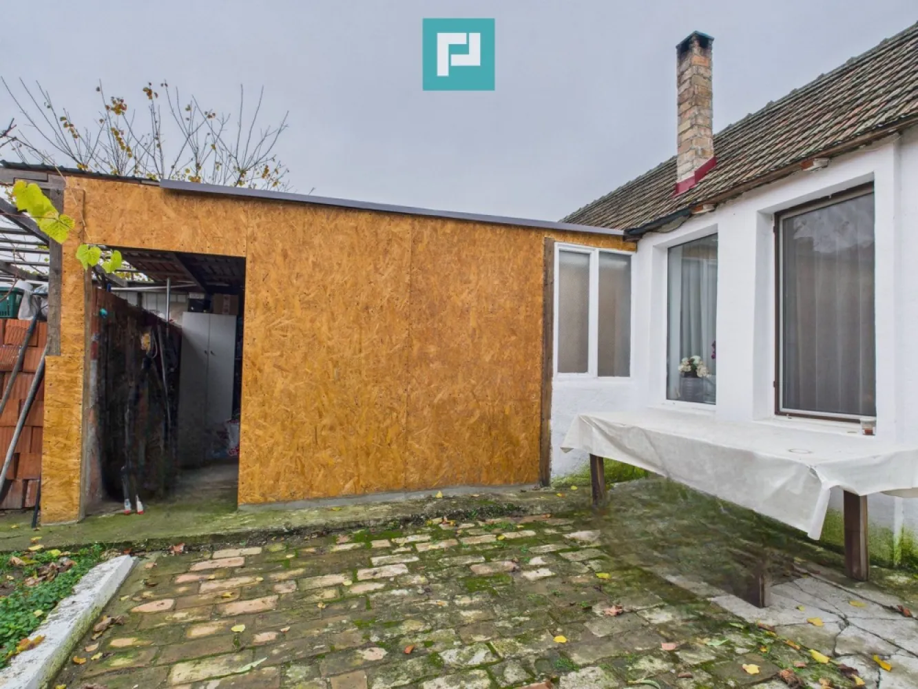 Casă complet renovată, teren 300mp, în Orțișoara