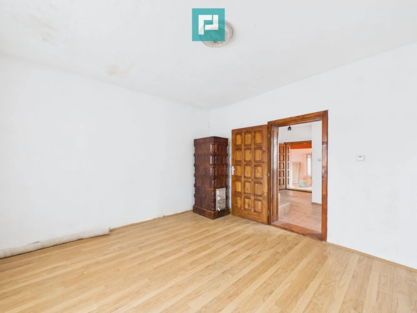 Casă modernă P+1, cu magazin, lângă orașul Sebiș