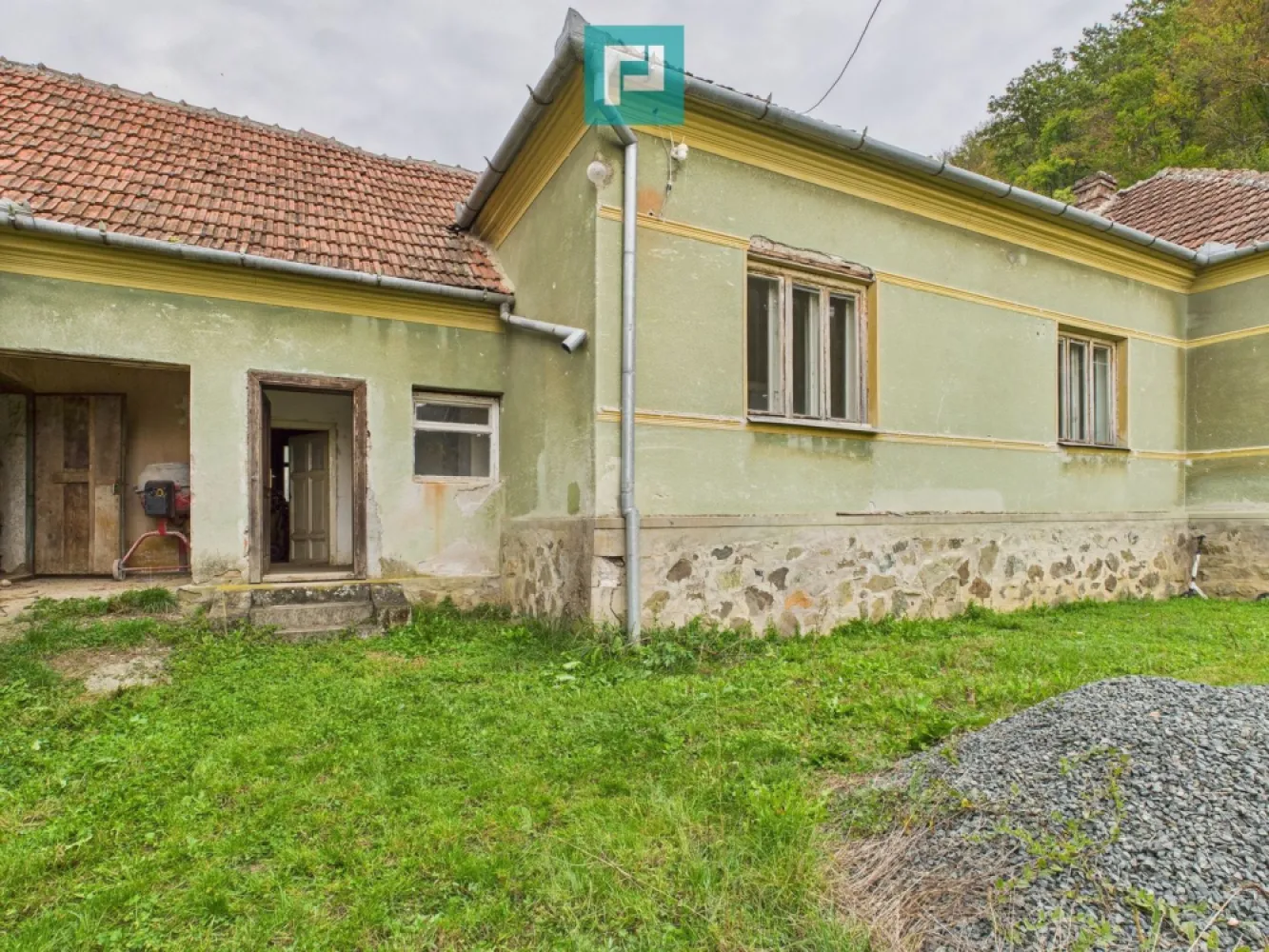 Casă cu teren generos Vărădia de Mureș - Stejar